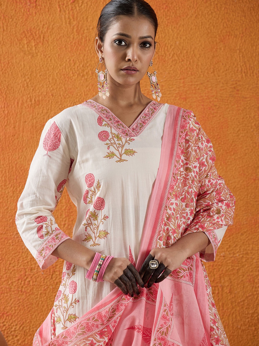 Indo Era Women Floral Printed Regular Pure Cotton Kurta with Trousers & With Dupatta, Off white
Indo Era Women Floral Printed Regular Pure Cotton Kurta with Trousers & With Dupatta, Off white