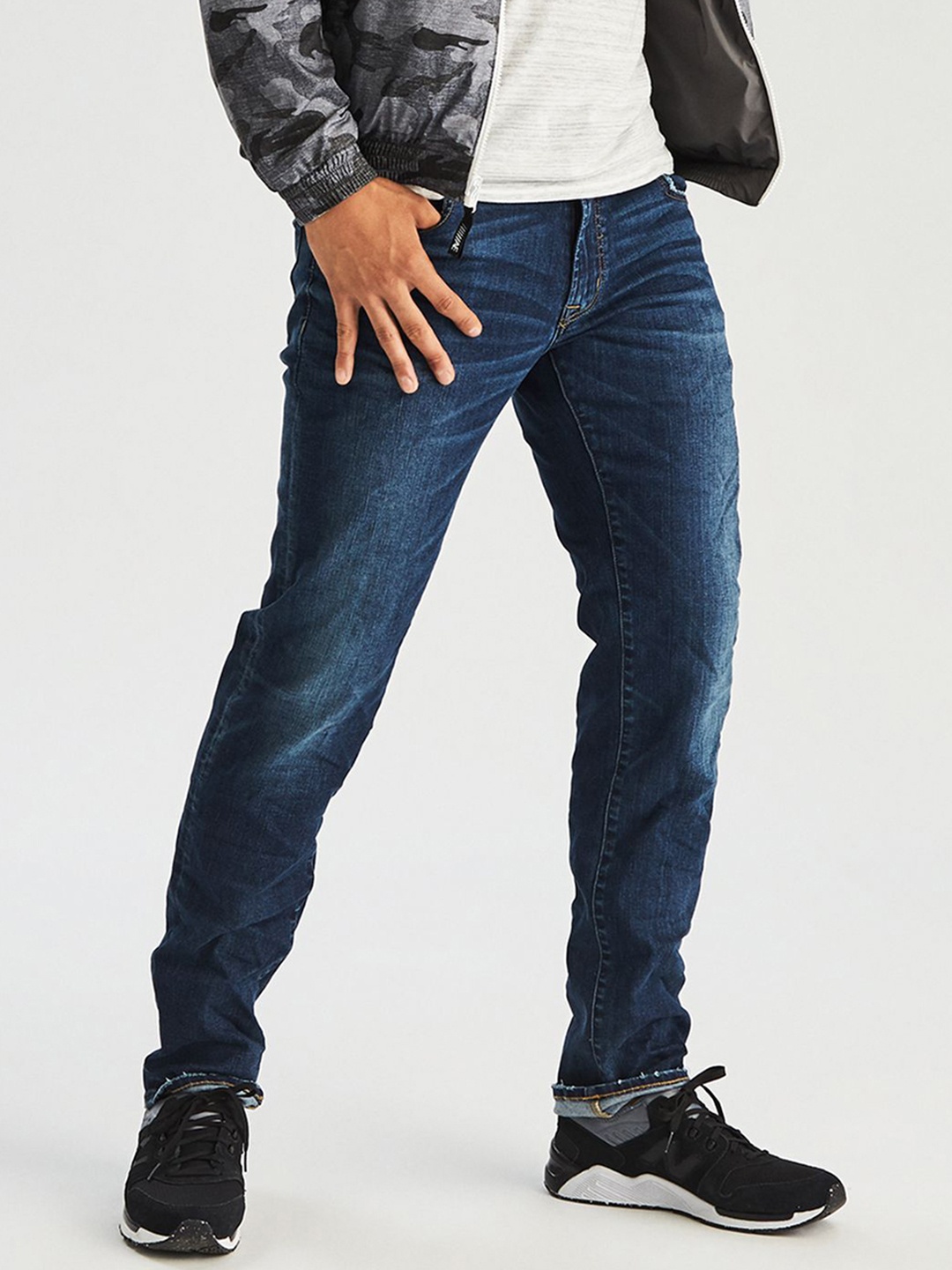 AMERICAN EAGLE OUTFITTERS Men Blue Slim Fit Mid-Rise Clean Look Stretchable Jeans
AMERICAN EAGLE OUTFITTERS Men Blue Slim Fit Mid-Rise Clean Look Stretchable Jeans
