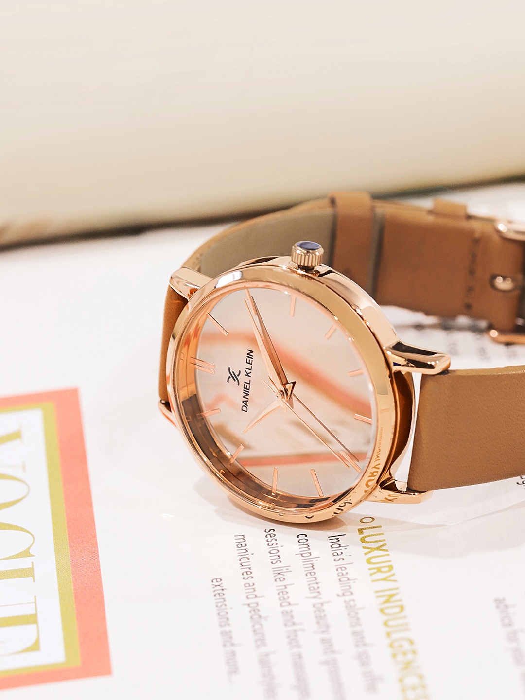 Daniel Klein Premium Women Rose Gold-Toned Analogue Watch with Mirror Effect DK11635-2_OR
Daniel Klein Premium Women Rose Gold-Toned Analogue Watch with Mirror Effect DK11635-2_OR