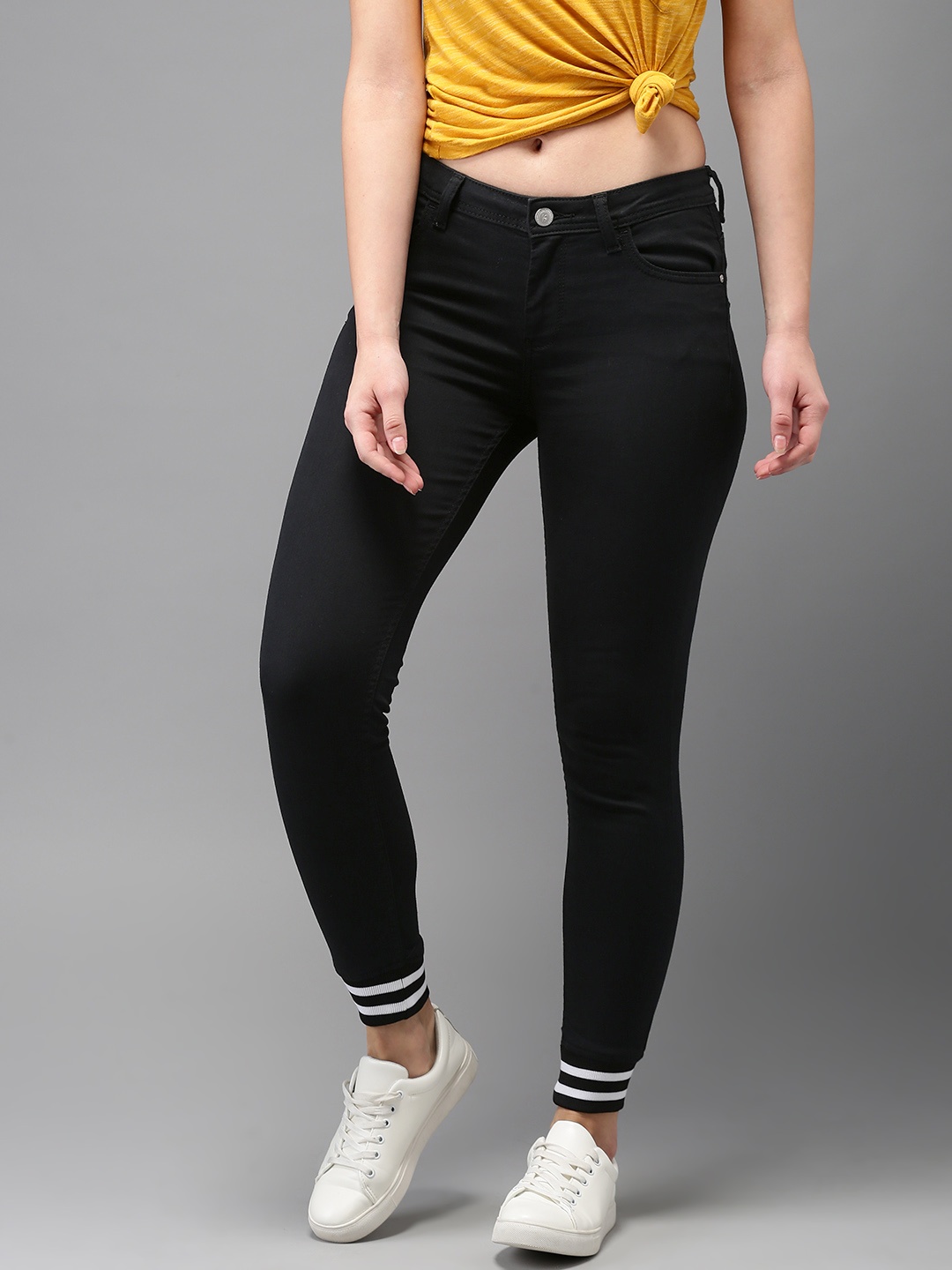 Flying Machine Women Black Twiggy Super Skinny Fit Mid-Rise Clean Look Stretchable Jeans
Flying Machine Women Black Twiggy Super Skinny Fit Mid-Rise Clean Look Stretchable Jeans