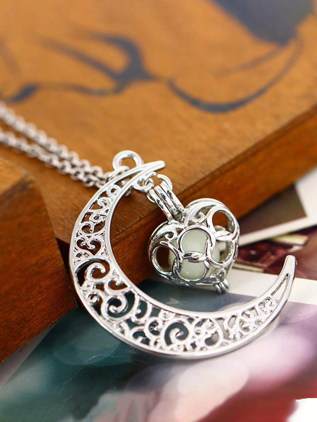Peora Women Silver-Plated Glow In Dark Metal Moon Love Heart Fluorescent Necklace Pendant
Peora Women Silver-Plated Glow In Dark Metal Moon Love Heart Fluorescent Necklace Pendant