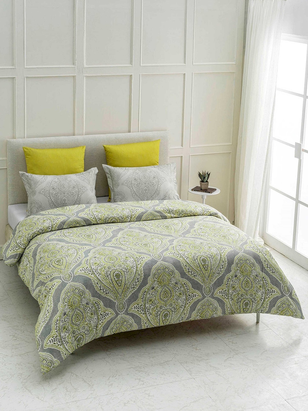 DDecor Yellow & Grey Ethnic Motifs Flat 210 TC Cotton King Bedsheet with 2 Pillow Covers
DDecor Yellow & Grey Ethnic Motifs Flat 210 TC Cotton King Bedsheet with 2 Pillow Covers