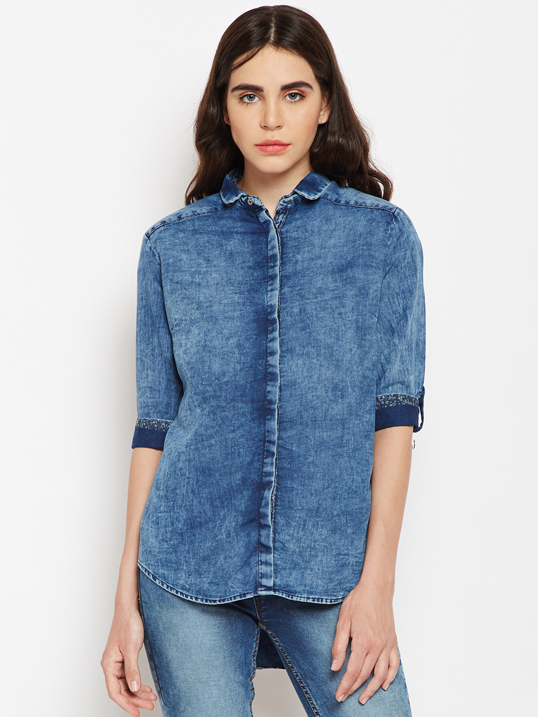 Crimsoune Club Women Blue Standard Slim Fit Faded Casual Denim Shirt
Crimsoune Club Women Blue Standard Slim Fit Faded Casual Denim Shirt