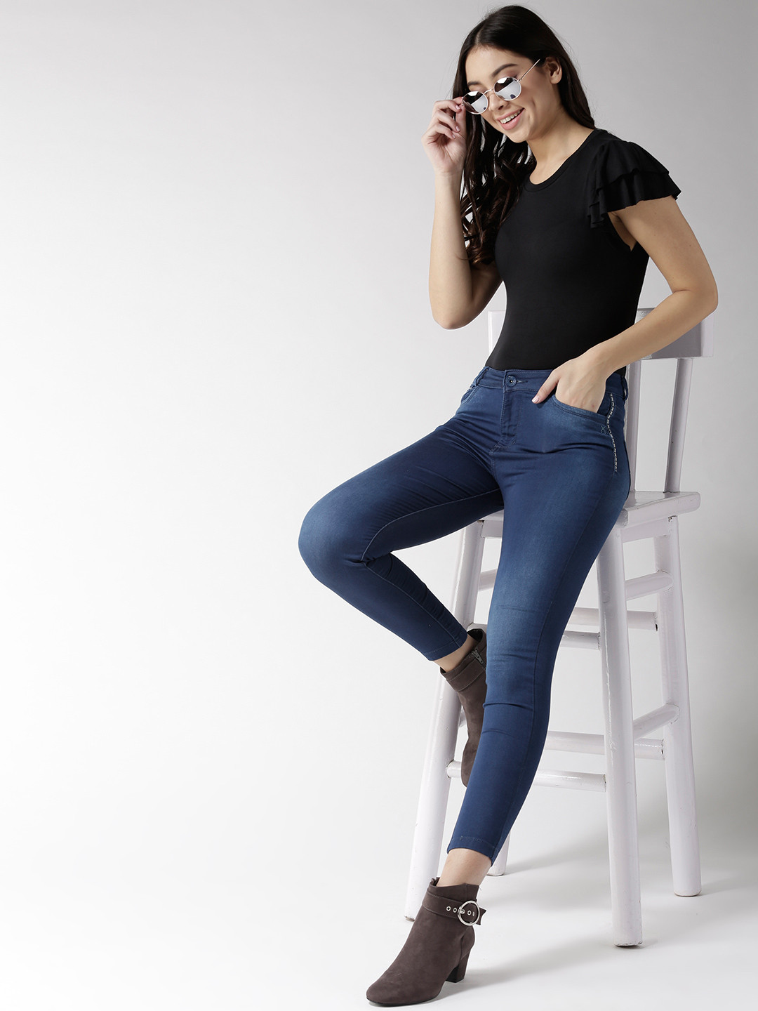 Xpose Women Navy Blue Skinny Fit Mid-Rise Clean Look Stretchable Cropped Jeans
Xpose Women Navy Blue Skinny Fit Mid-Rise Clean Look Stretchable Cropped Jeans