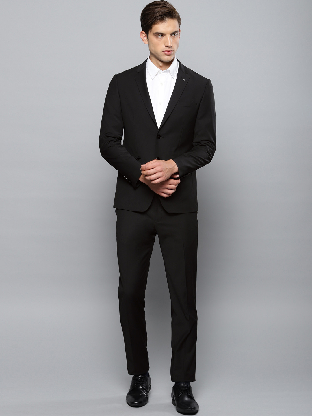 Louis Philippe Men Black Solid Formal Slim-FitPermapress finest wrinkle free Single-Breasted Suit
Louis Philippe Men Black Solid Formal Slim-FitPermapress finest wrinkle free Single-Breasted Suit