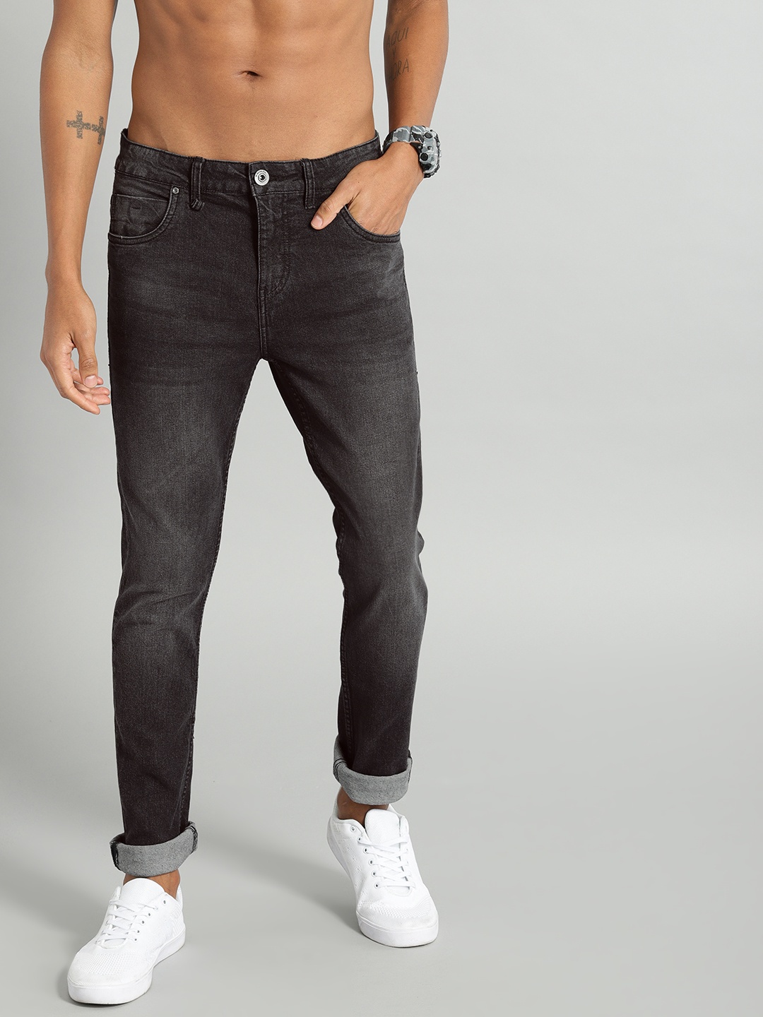 The Roadster Lifestyle Co Men Black Tapered Fit Mid-Rise Clean Look Stretchable Jeans
The Roadster Lifestyle Co Men Black Tapered Fit Mid-Rise Clean Look Stretchable Jeans