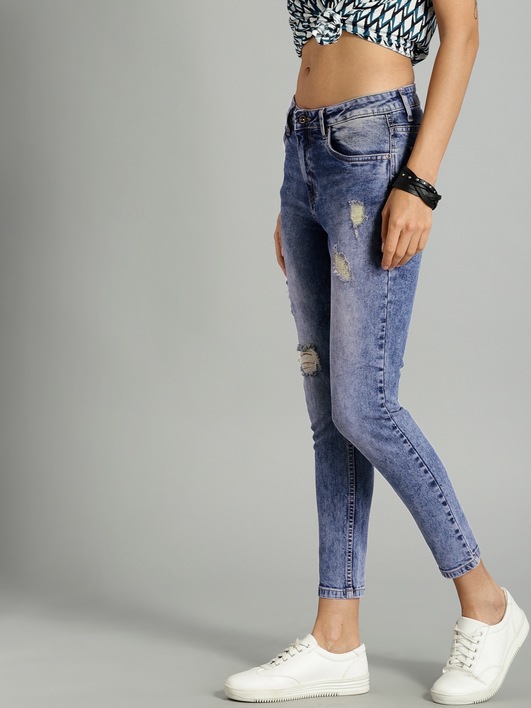 The Roadster Lifestyle Co Women Blue Skinny Fit Mid-Rise Mildly Distressed Stretchable Cropped Jeans
The Roadster Lifestyle Co Women Blue Skinny Fit Mid-Rise Mildly Distressed Stretchable Cropped Jeans