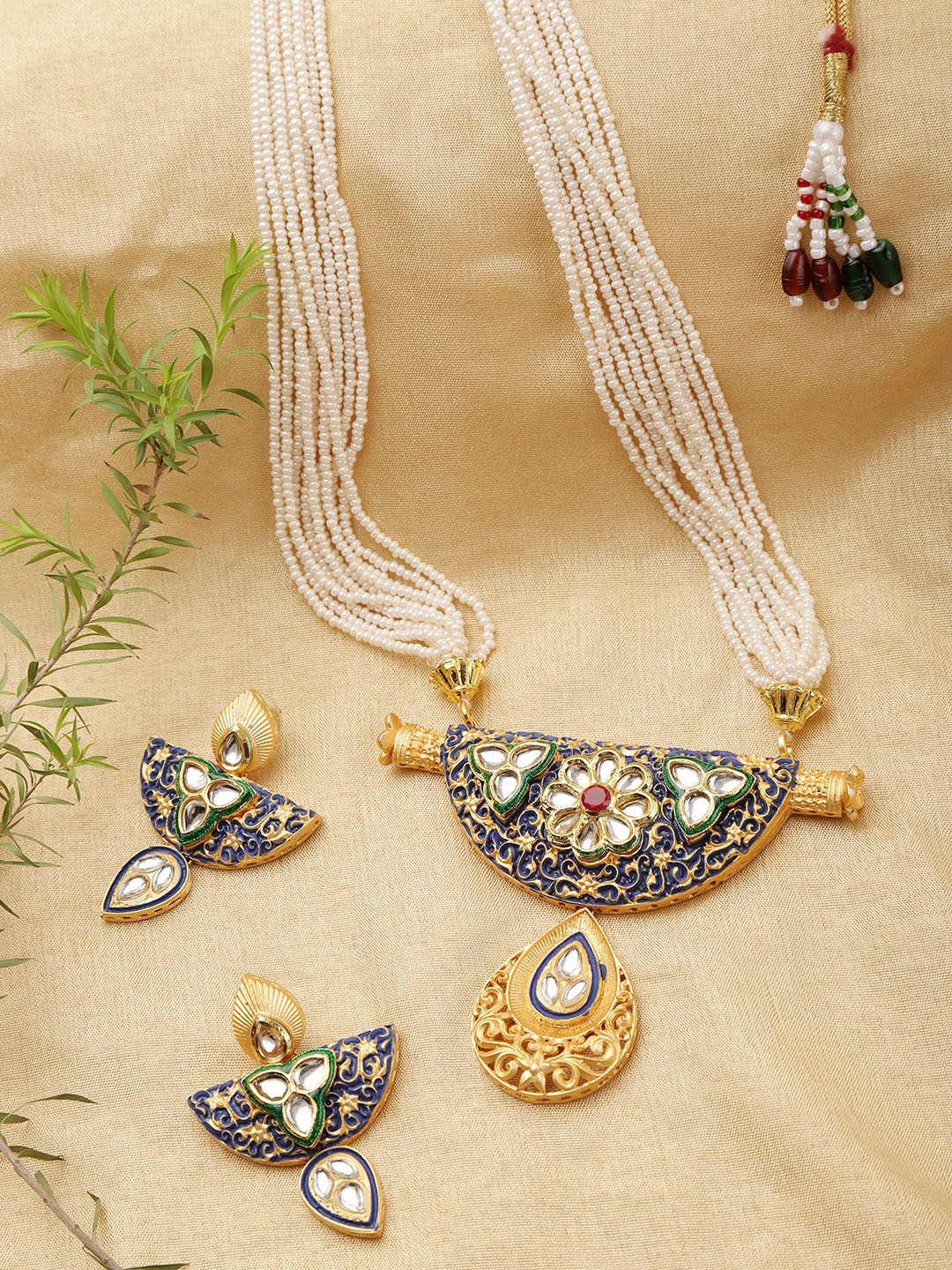 YouBella Off-White & Blue Gold-Plated Crescent-Shaped Enamelled Handcrafted Jewellery Set
YouBella Off-White & Blue Gold-Plated Crescent-Shaped Enamelled Handcrafted Jewellery Set