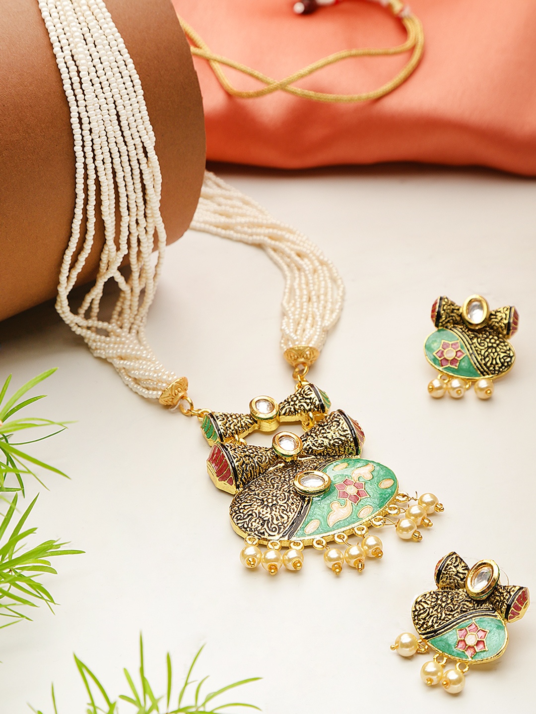 YouBella Off-White & Sea Green Antique Gold-Plated Enamelled Handcrafted Jewellery Set
YouBella Off-White & Sea Green Antique Gold-Plated Enamelled Handcrafted Jewellery Set