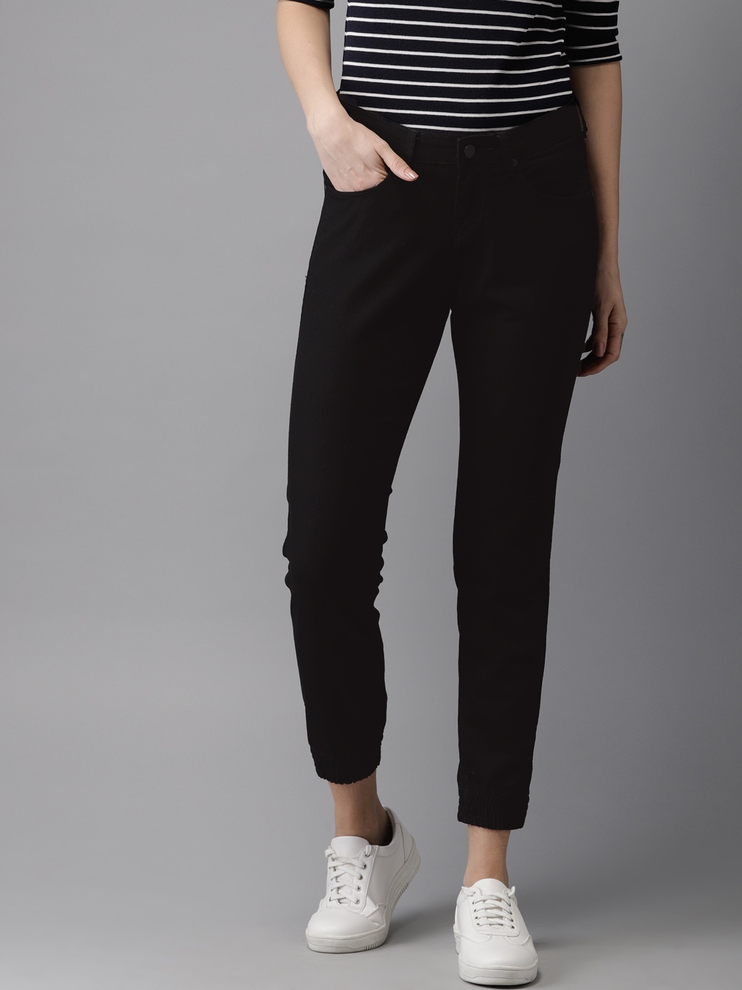 HERE&NOW Women Black Regular Fit Mid-Rise Clean Look Stretchable Cropped Jogger Jeans
HERE&NOW Women Black Regular Fit Mid-Rise Clean Look Stretchable Cropped Jogger Jeans