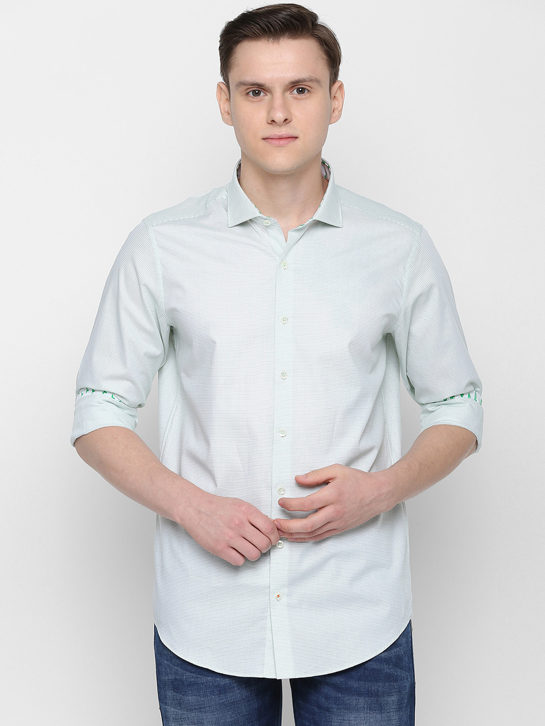 SIMON CARTER LONDON Men White Slim Fit Striped Casual Shirt 
SIMON CARTER LONDON Men White Slim Fit Striped Casual Shirt