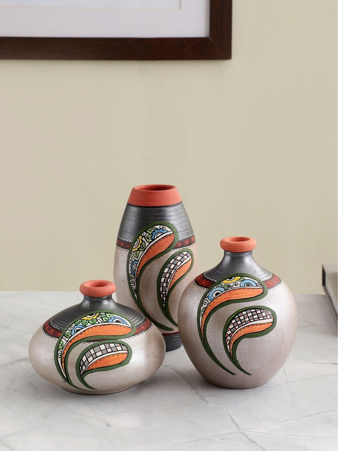VarEesha Set of 3 Grey & Silver-Toned Handcrafted Spring Flowers Terracotta Vases
VarEesha Set of 3 Grey & Silver-Toned Handcrafted Spring Flowers Terracotta Vases