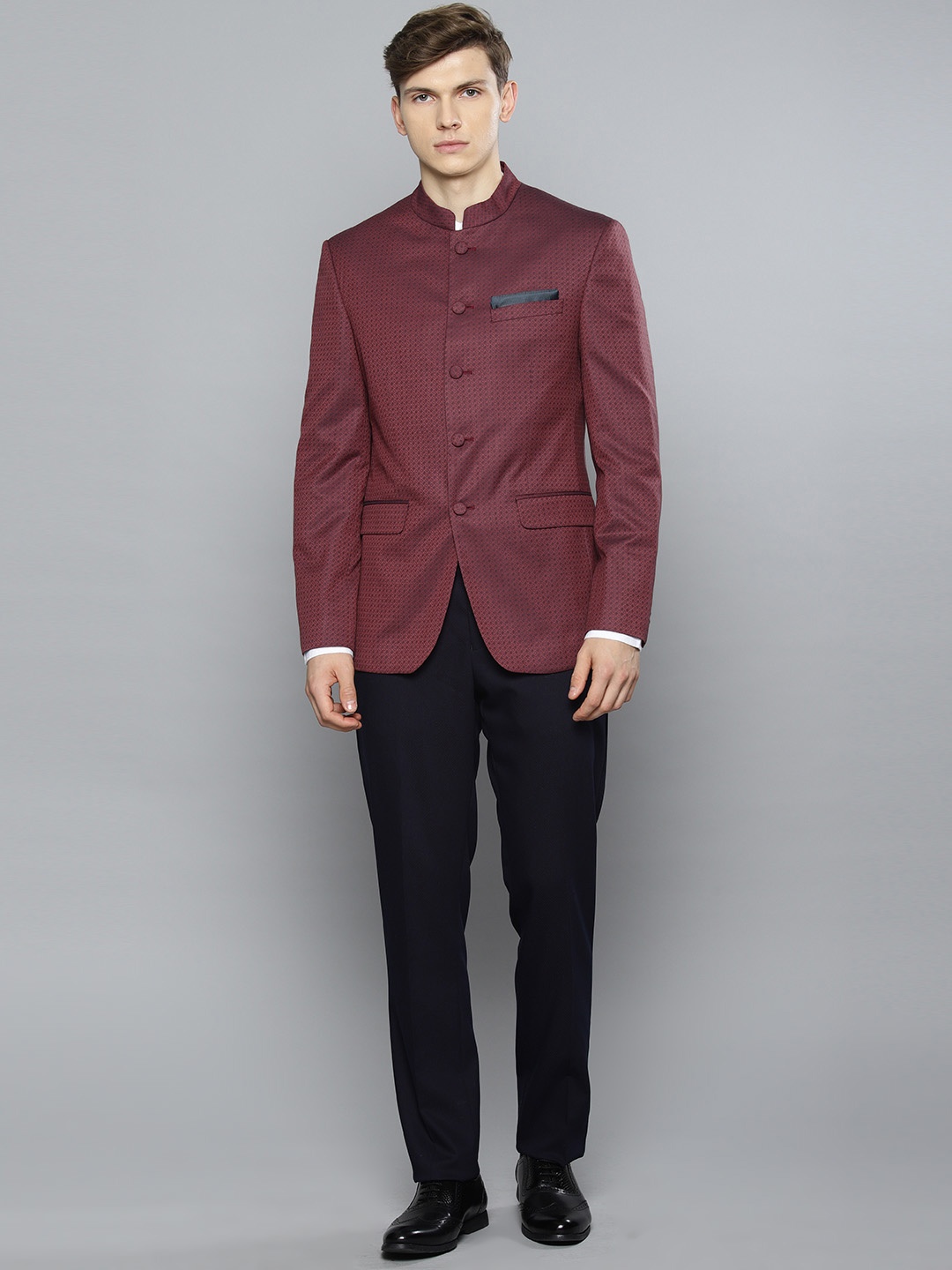Louis Philippe Men Maroon & Navy Self Design Slim Fit Single-Breasted Bandhgala Suit
Louis Philippe Men Maroon & Navy Self Design Slim Fit Single-Breasted Bandhgala Suit