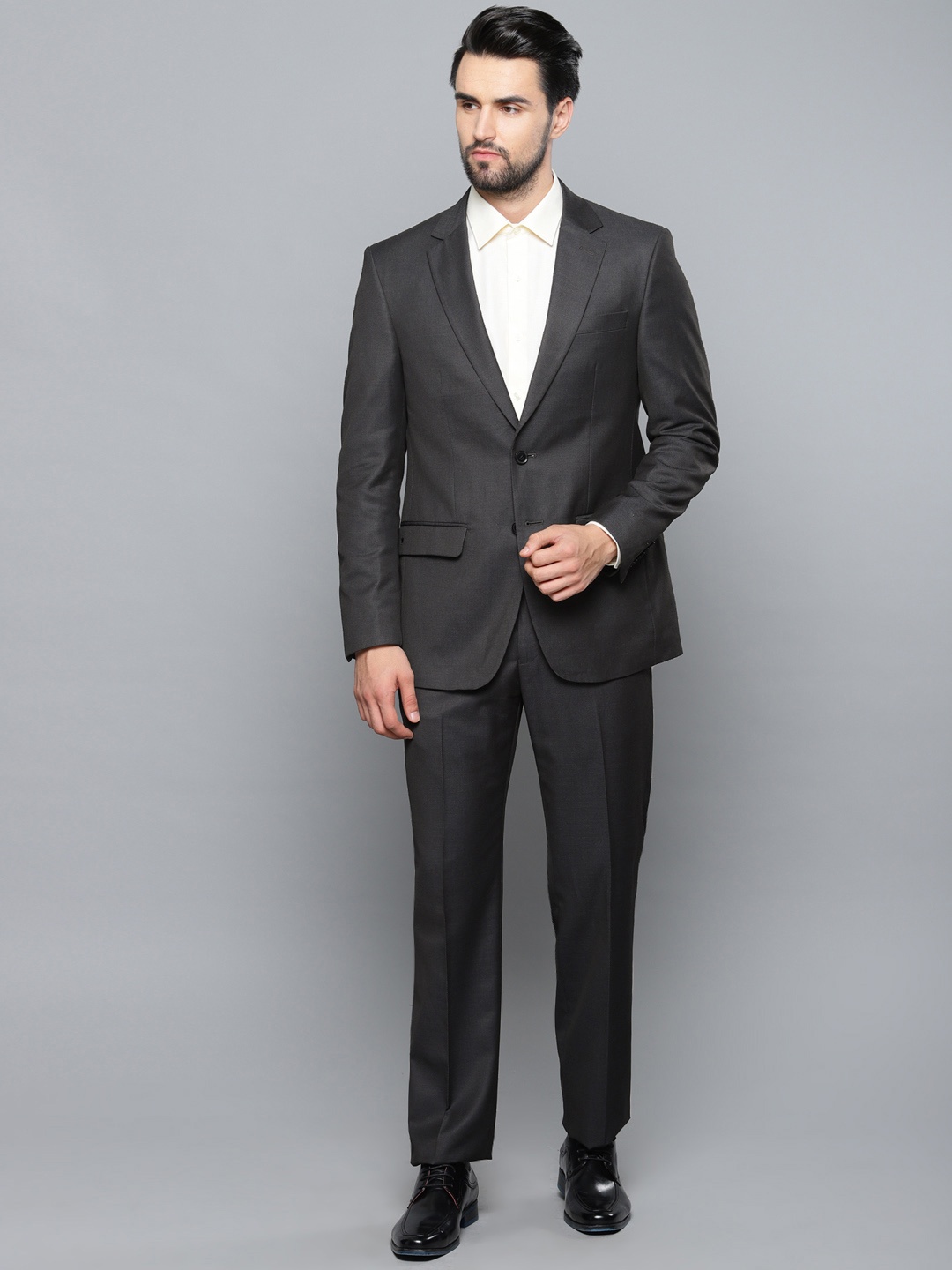 Louis Philippe Men Charcoal Grey Self Design Regular Fit Single-Breasted Formal Suit
Louis Philippe Men Charcoal Grey Self Design Regular Fit Single-Breasted Formal Suit