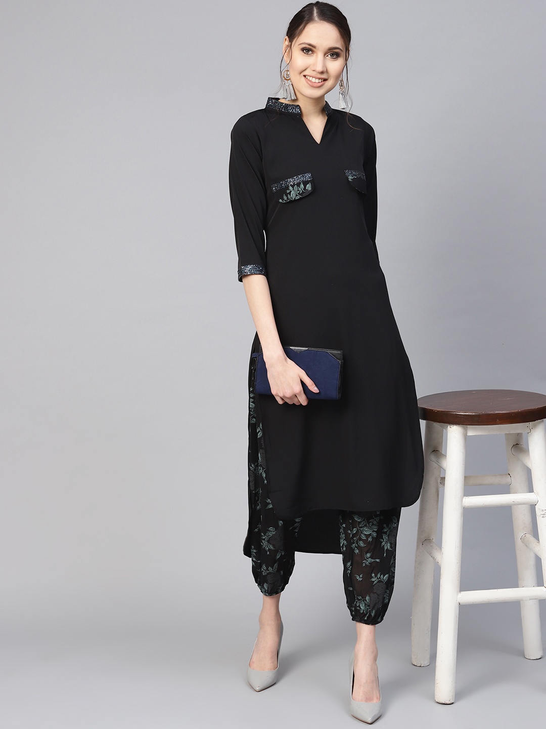 Ahalyaa Women Black & Green Solid Kurta with Salwar