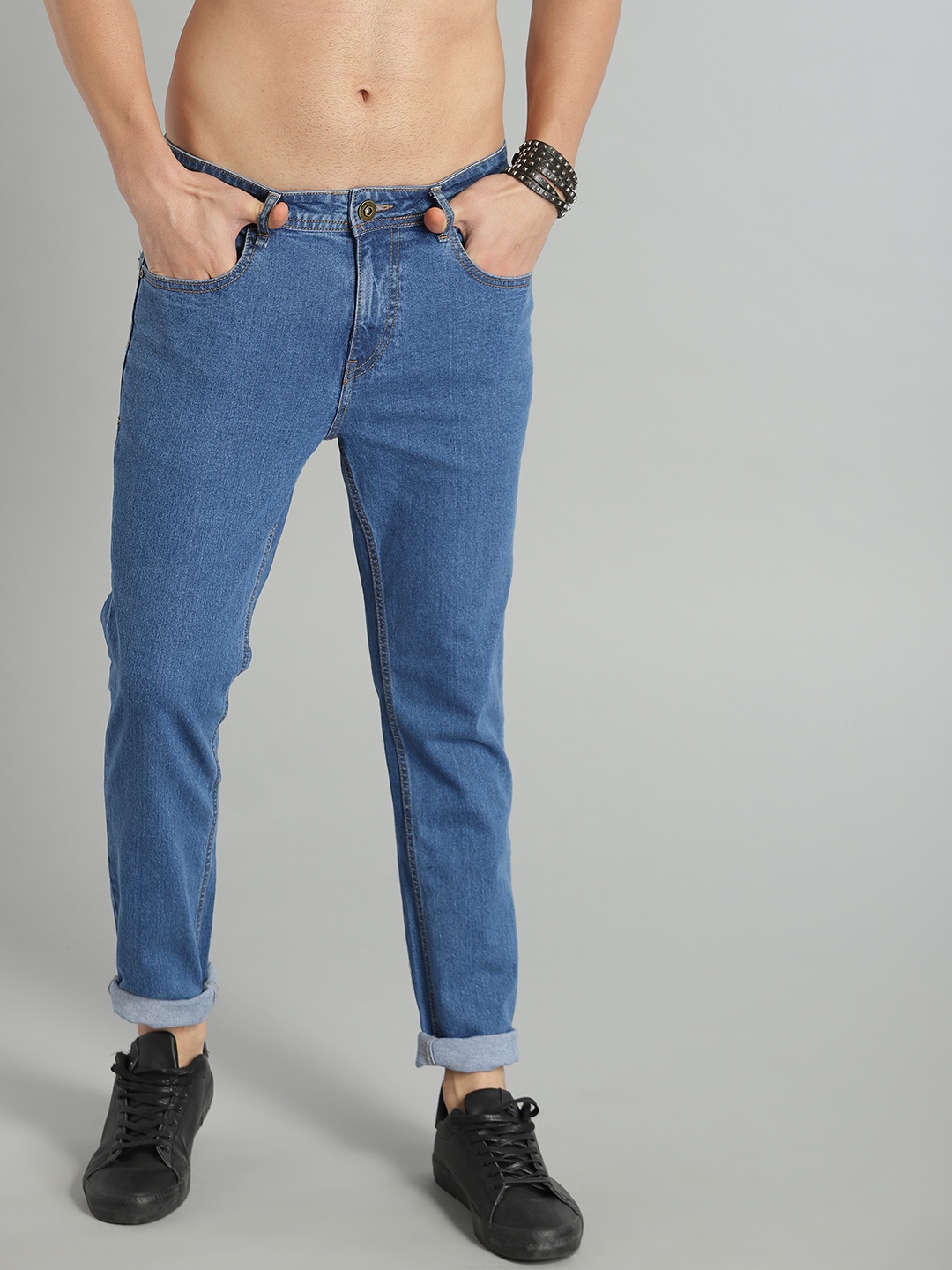 The Roadster Lifestyle Co Men Blue Regular Fit Mid-Rise Clean Look Stretchable Jeans
The Roadster Lifestyle Co Men Blue Regular Fit Mid-Rise Clean Look Stretchable Jeans