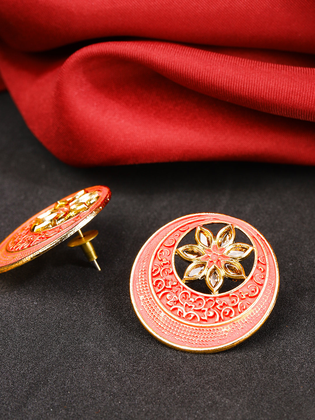 Priyaasi Pink Gold-Plated Hand-Painted Kundan Stone-Studded Crescent Shaped Chandbalis
Priyaasi Pink Gold-Plated Hand-Painted Kundan Stone-Studded Crescent Shaped Chandbalis