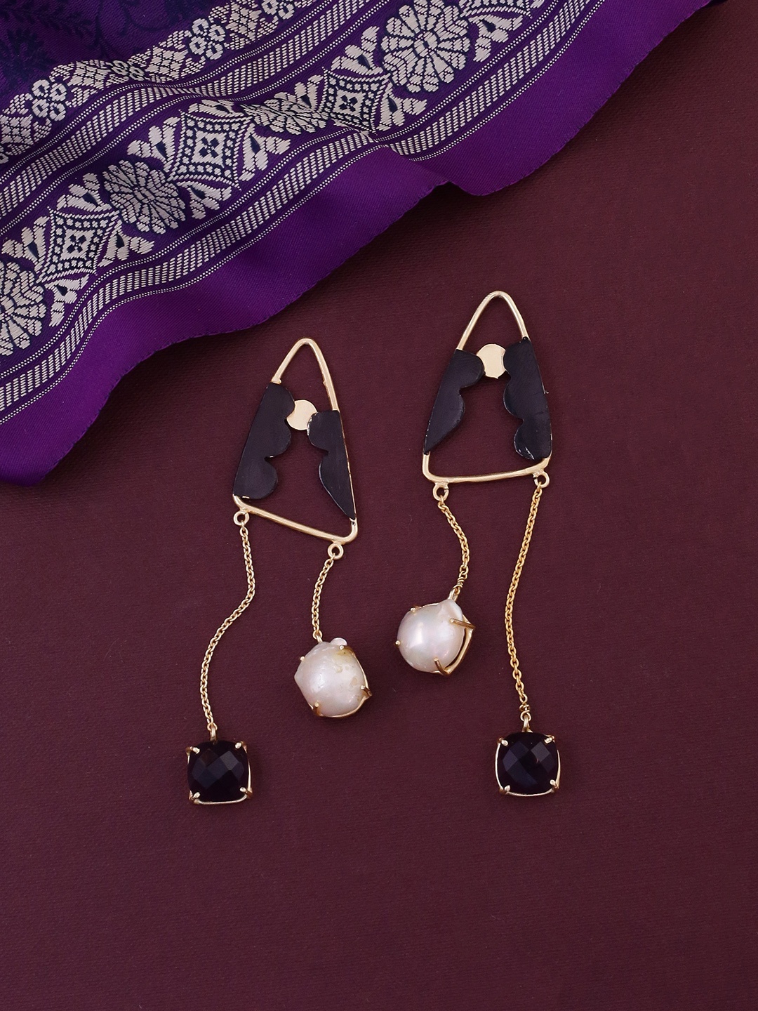 Shoshaa Gold-Plated & Black Contemporary Drop Earrings