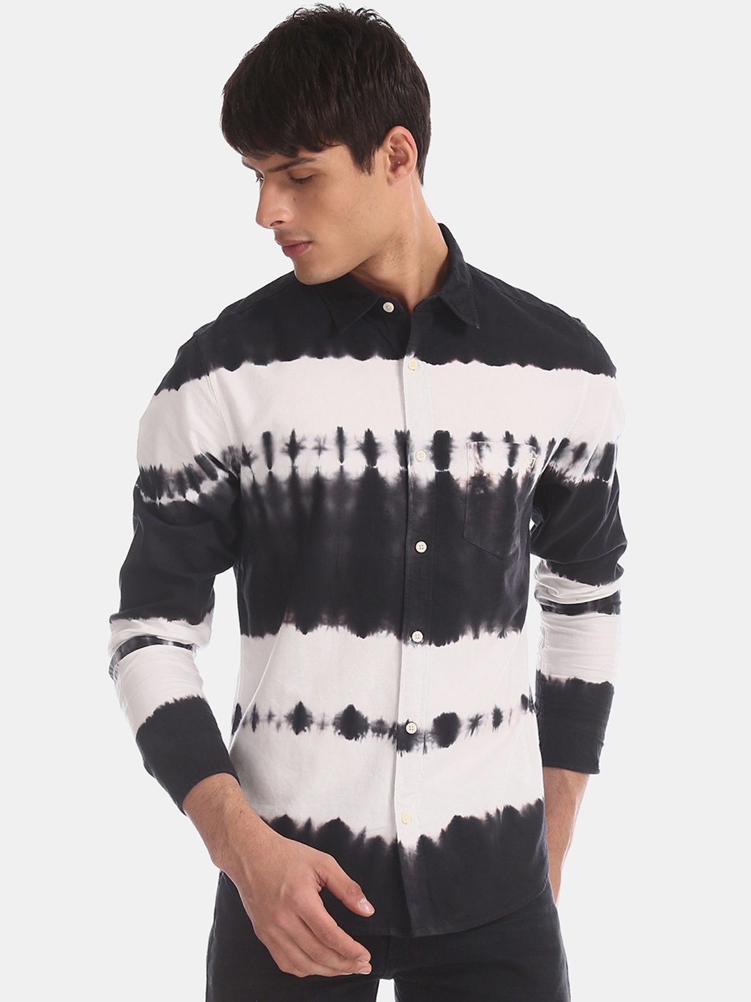 Aeropostale Men Black & White Slim Fit Printed Casual Shirt