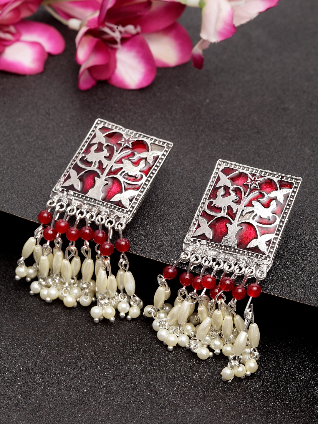 Moedbuille Red & Silver-Plated Handcrafted Handpainted Oxidised Classic Drop Earrings
Moedbuille Red & Silver-Plated Handcrafted Handpainted Oxidised Classic Drop Earrings