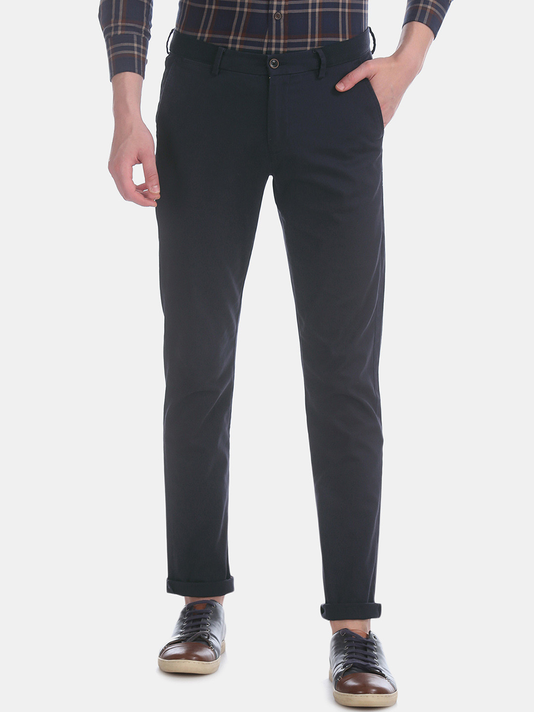 Arrow Sport Men Navy Blue Slim Fit Solid Chinos
Arrow Sport Men Navy Blue Slim Fit Solid Chinos