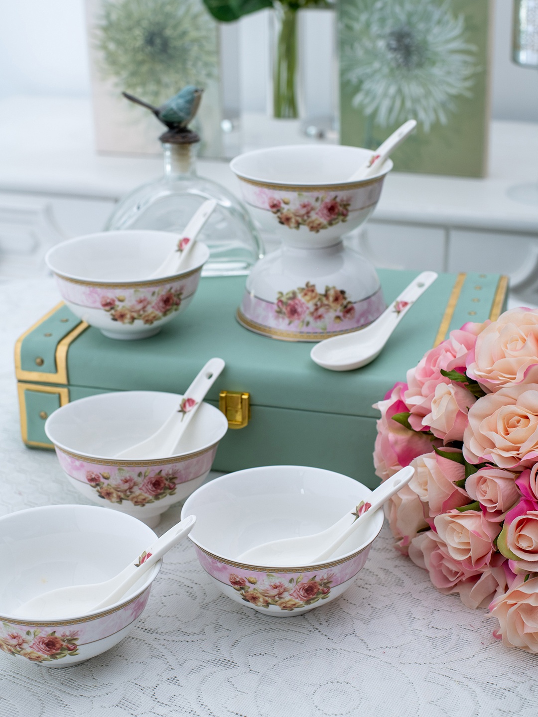 White Gold Set of 12 White Printed Porcelain Soup Bowls