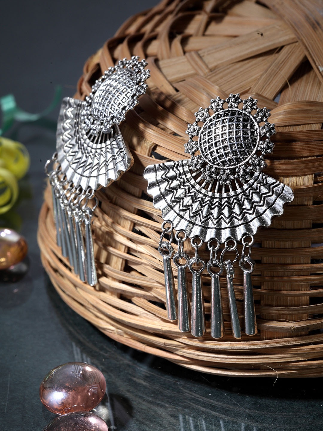 Moedbuille Silver-Toned German Silver Oxidised Handcrafted Crescent Shaped Drop Earrings
Moedbuille Silver-Toned German Silver Oxidised Handcrafted Crescent Shaped Drop Earrings