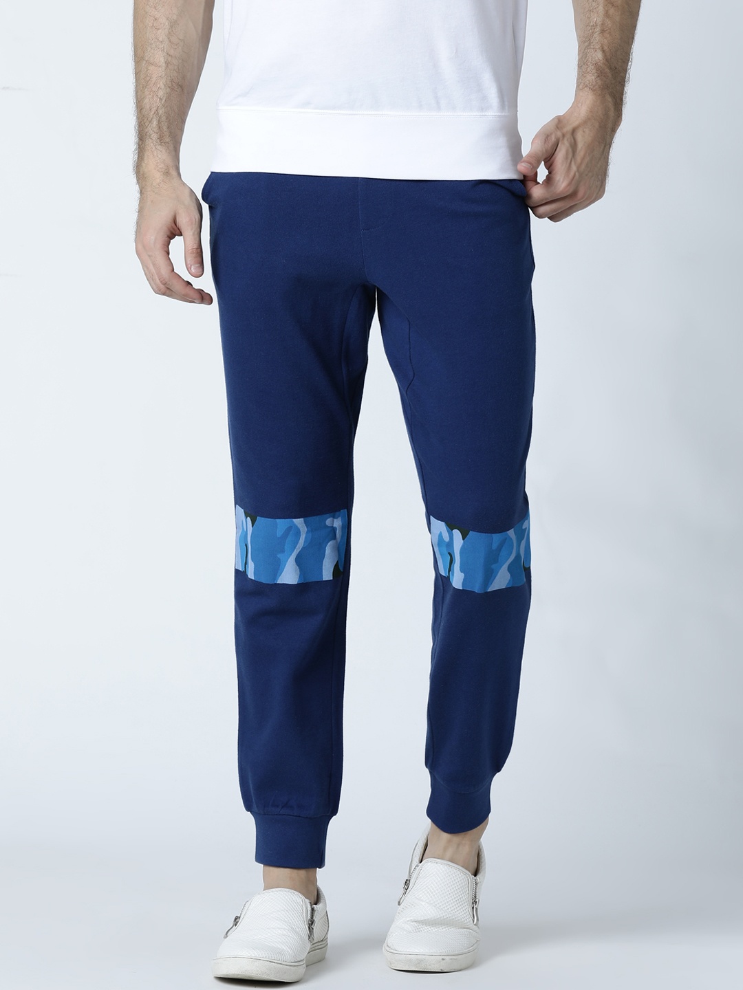 Huetrap Men Blue Solid Straight Fit Joggers