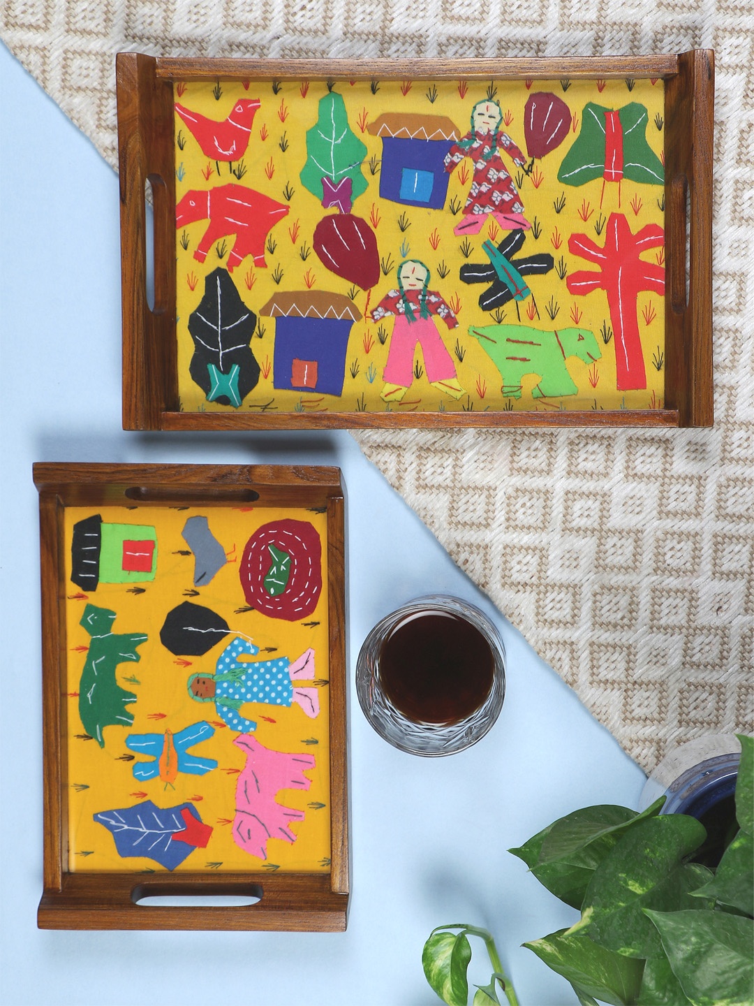VarEesha Set of 2 Brown & Mustard Yellow Patchwork Handmade Teak Wood Serving Trays With Glass Top
VarEesha Set of 2 Brown & Mustard Yellow Patchwork Handmade Teak Wood Serving Trays With Glass Top