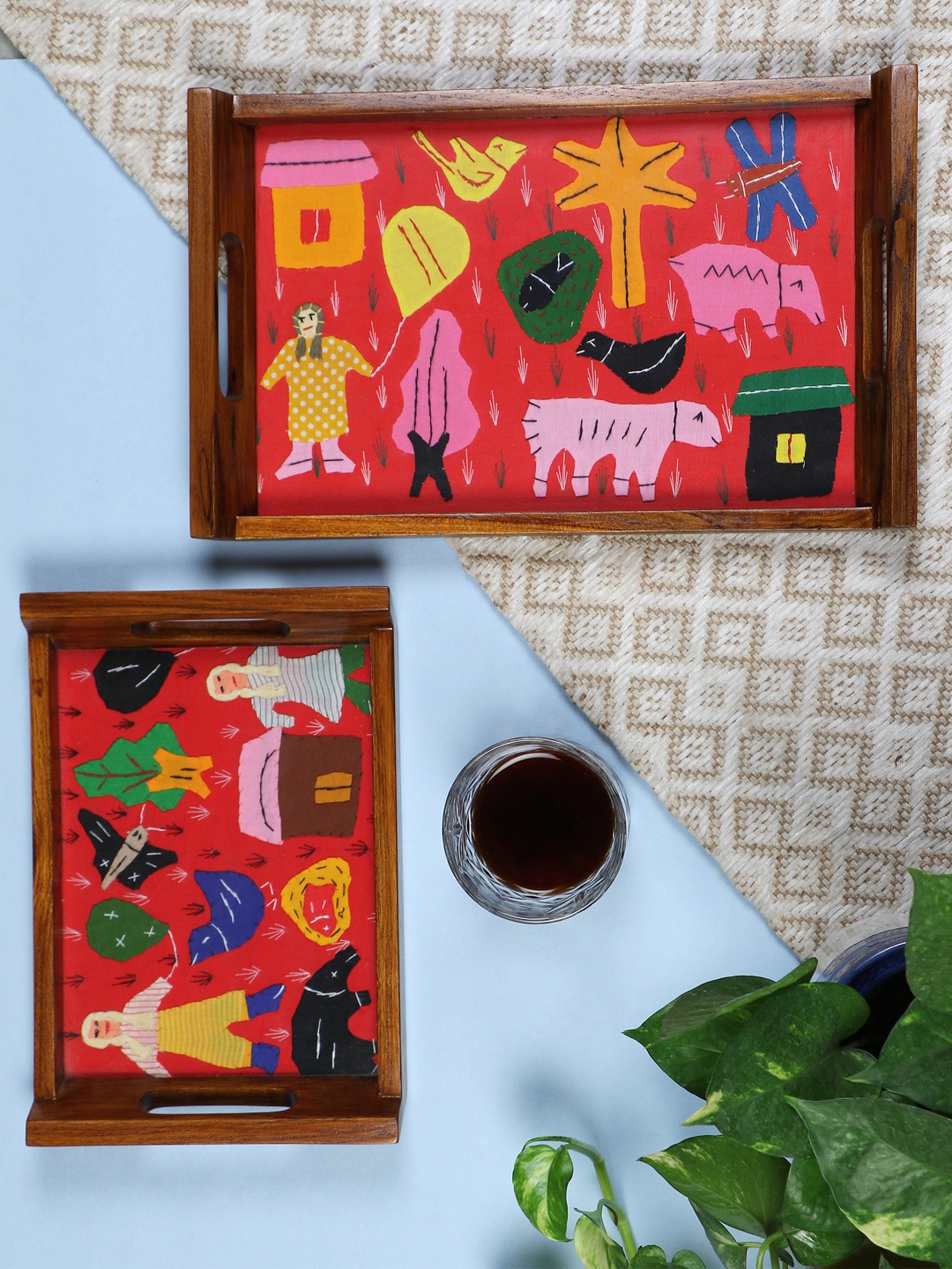 VarEesha Set of 2 Brown & Red Patchwork Handmade Teak Wood Serving Trays With Glass Top
VarEesha Set of 2 Brown & Red Patchwork Handmade Teak Wood Serving Trays With Glass Top