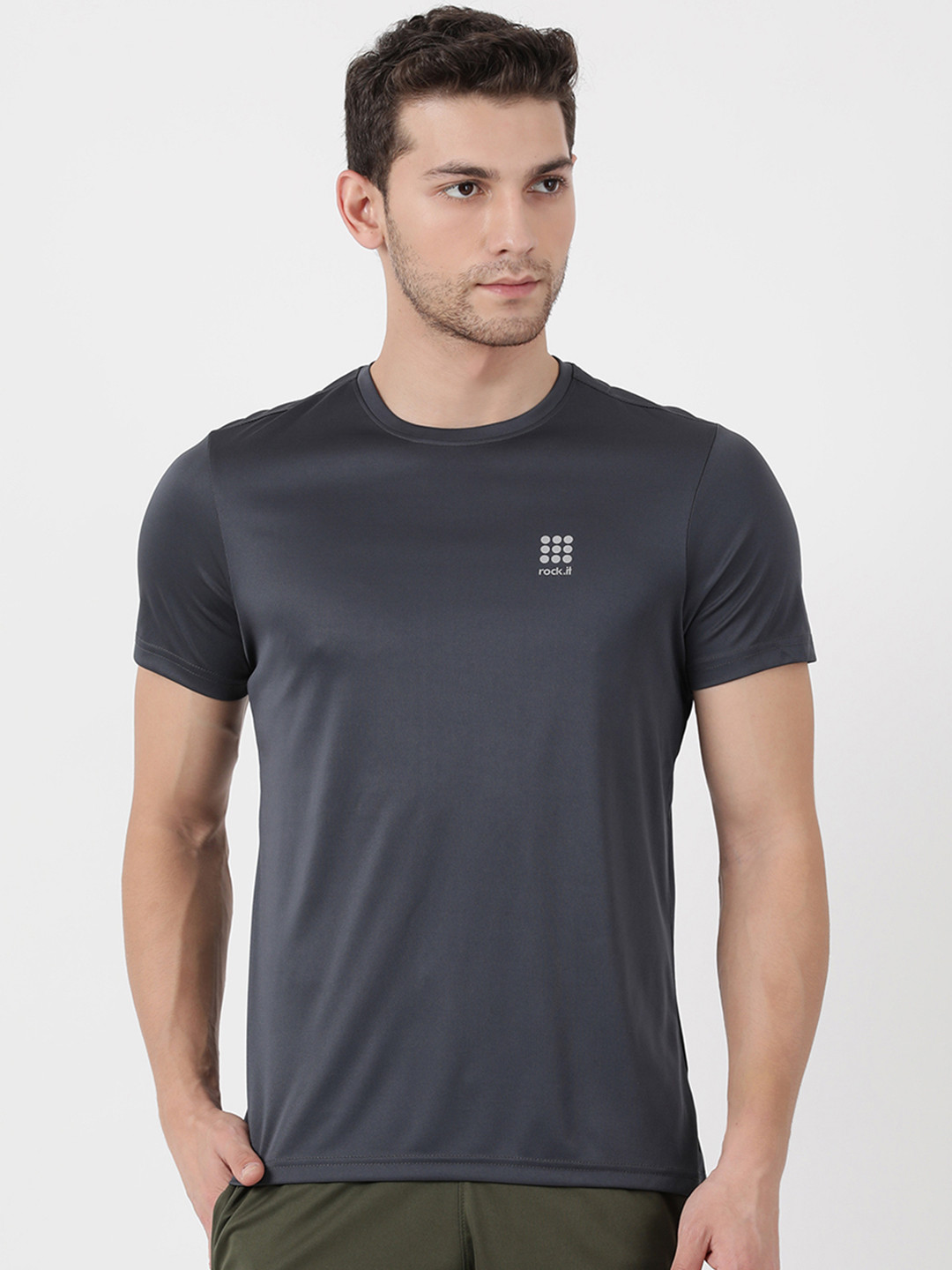 rock.it Men Grey Solid Round Neck T-shirt 
rock.it Men Grey Solid Round Neck T-shirt