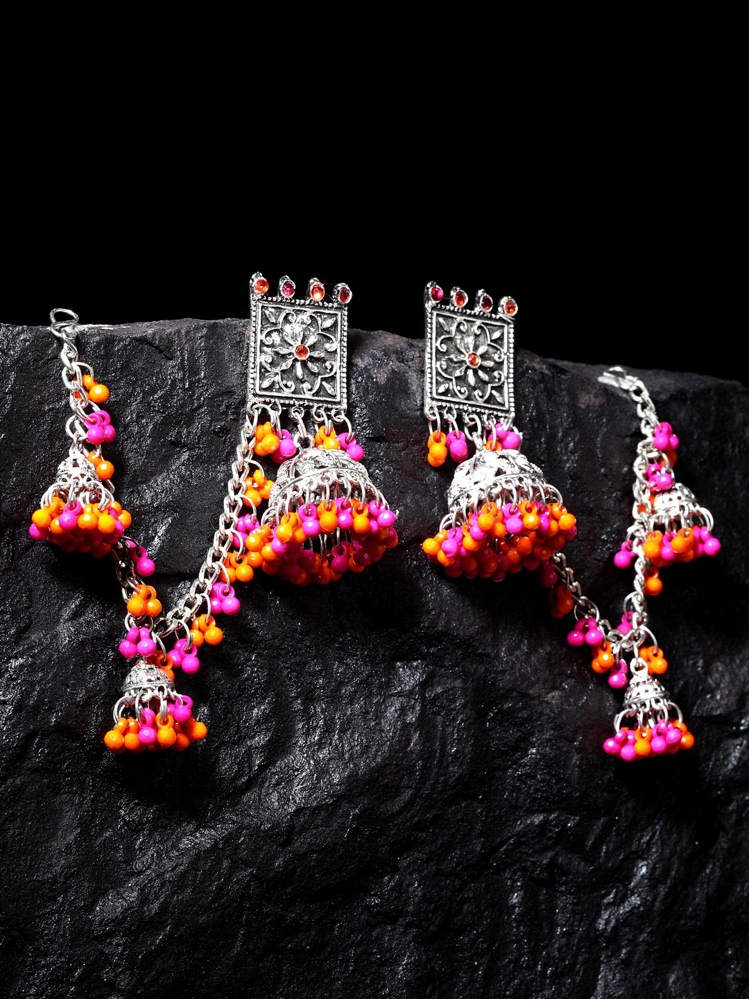 Moedbuille Oxidised Silver-Plated & Pink Handcrafted Dome Shaped Jhumkas with Ear Chain
Moedbuille Oxidised Silver-Plated & Pink Handcrafted Dome Shaped Jhumkas with Ear Chain
