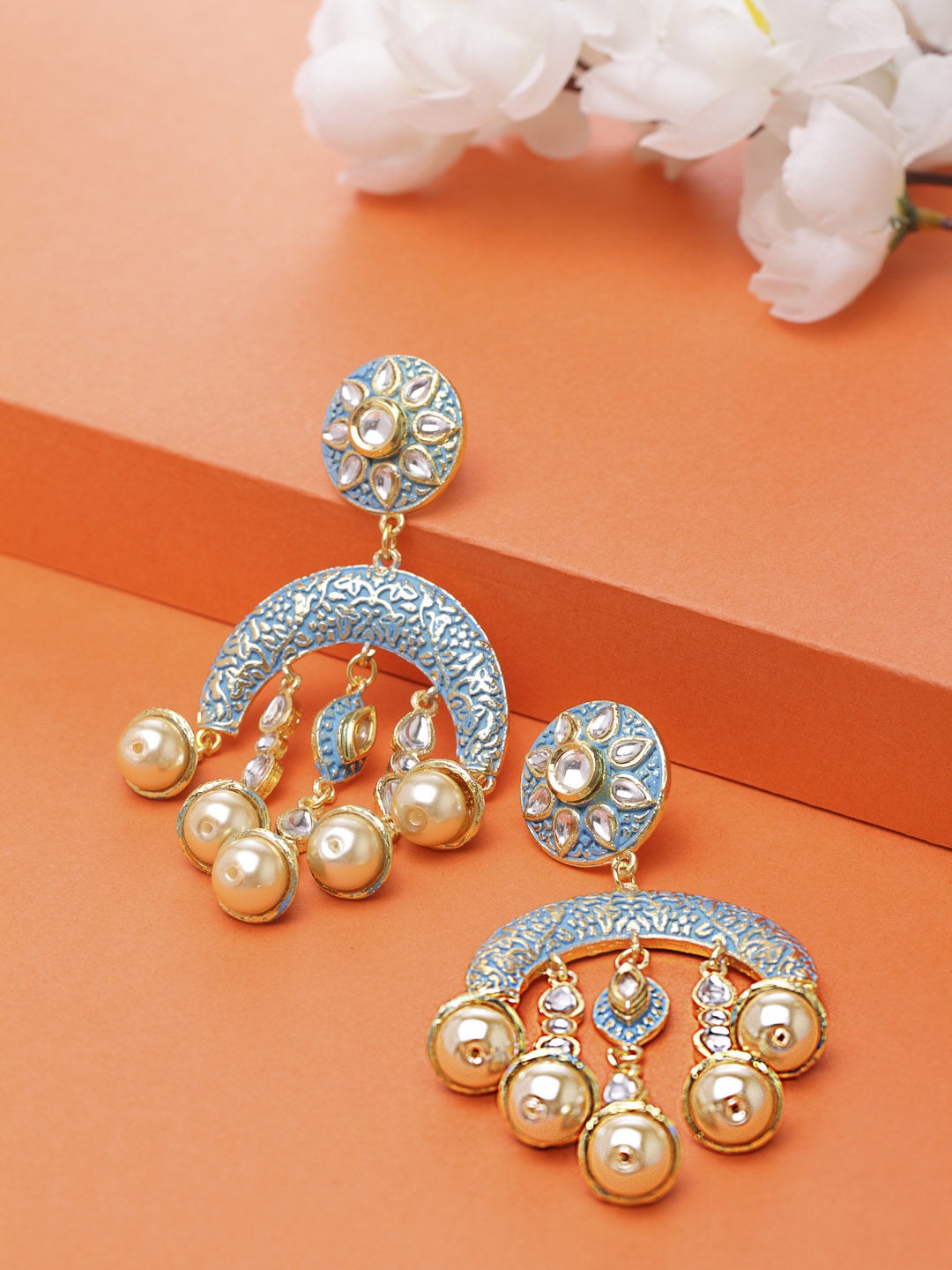 Moedbuille Gold-Plated & Turquoise Blue Meenakari Crescent Shaped Drop Earrings
Moedbuille Gold-Plated & Turquoise Blue Meenakari Crescent Shaped Drop Earrings