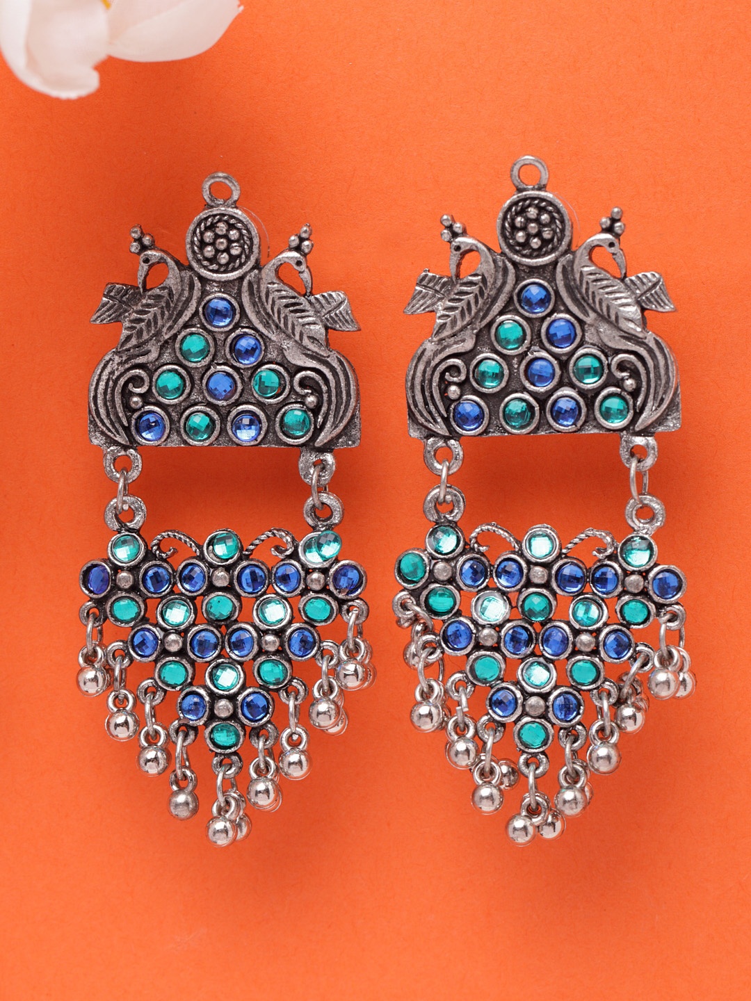 Moedbuille Silver-Plated Blue & Turquoise Blue Handcrafted Peacock Shaped Drop Earrings
Moedbuille Silver-Plated Blue & Turquoise Blue Handcrafted Peacock Shaped Drop Earrings