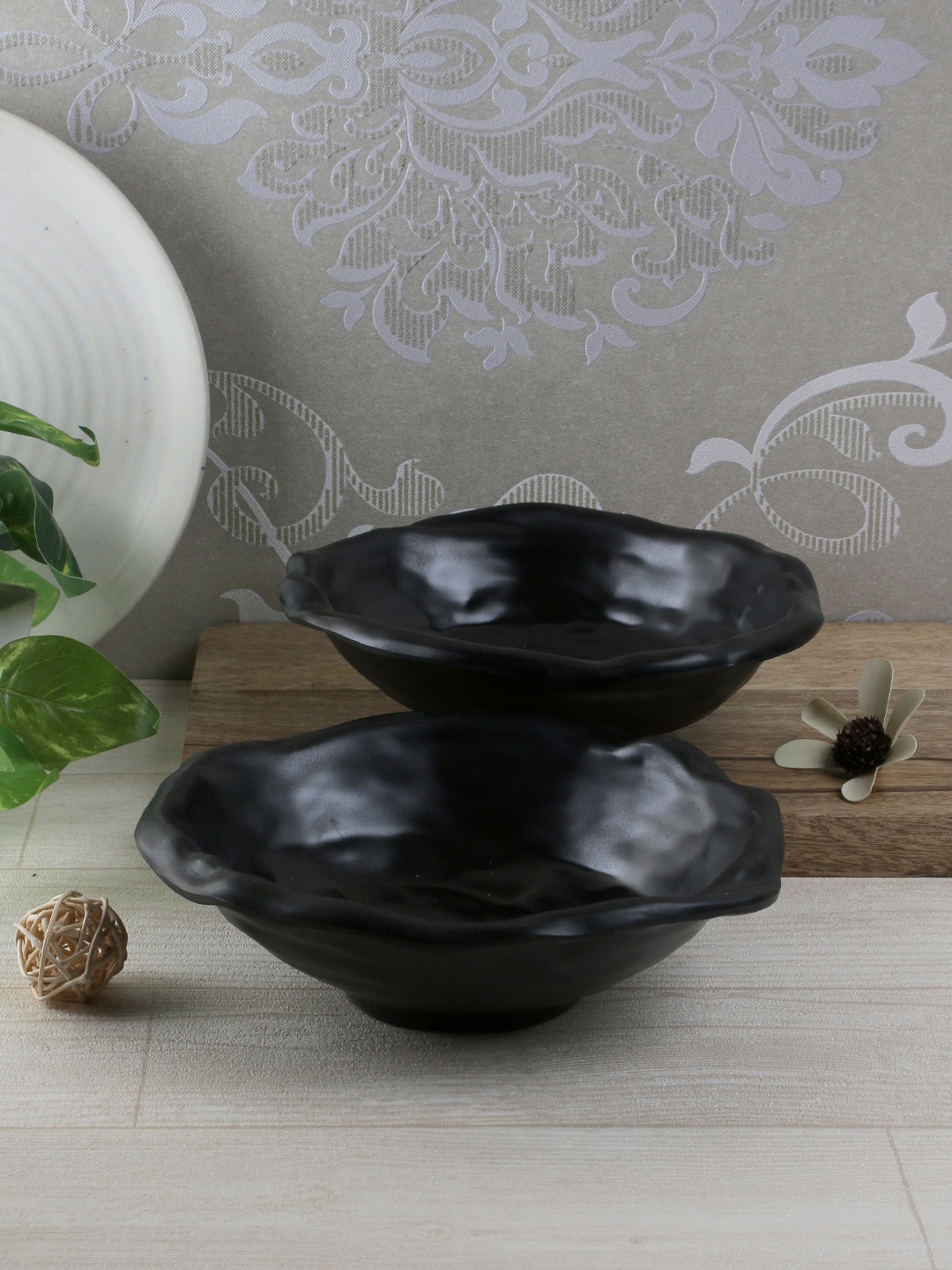 Servewell Set of 2 Black Melamine Break Resistant/ Stain Resistant Alaskan Bowls
Servewell Set of 2 Black Melamine Break Resistant/ Stain Resistant Alaskan Bowls