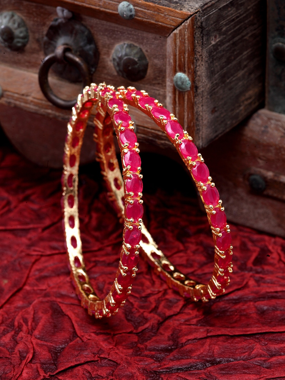 DUGRISTYLE Set of 2 Sterling Silver Gold-Plated & Pink Ruby-Studded Handcrafted Bangles
DUGRISTYLE Set of 2 Sterling Silver Gold-Plated & Pink Ruby-Studded Handcrafted Bangles