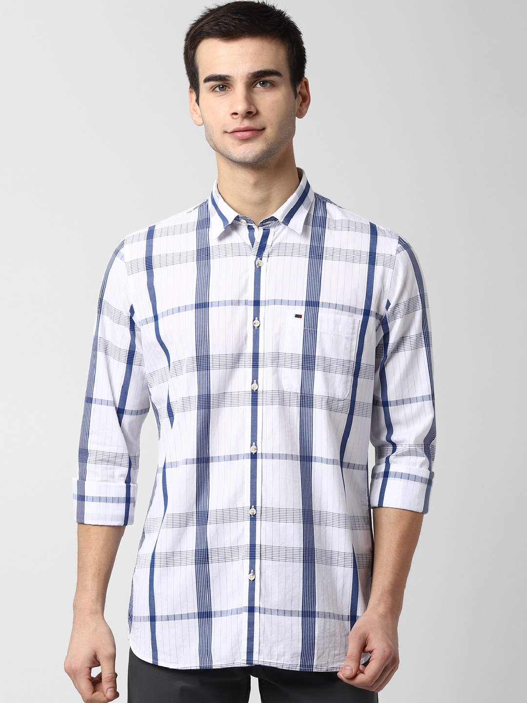 Peter England Casuals Men White & Blue Slim Fit Checked Casual Shirt