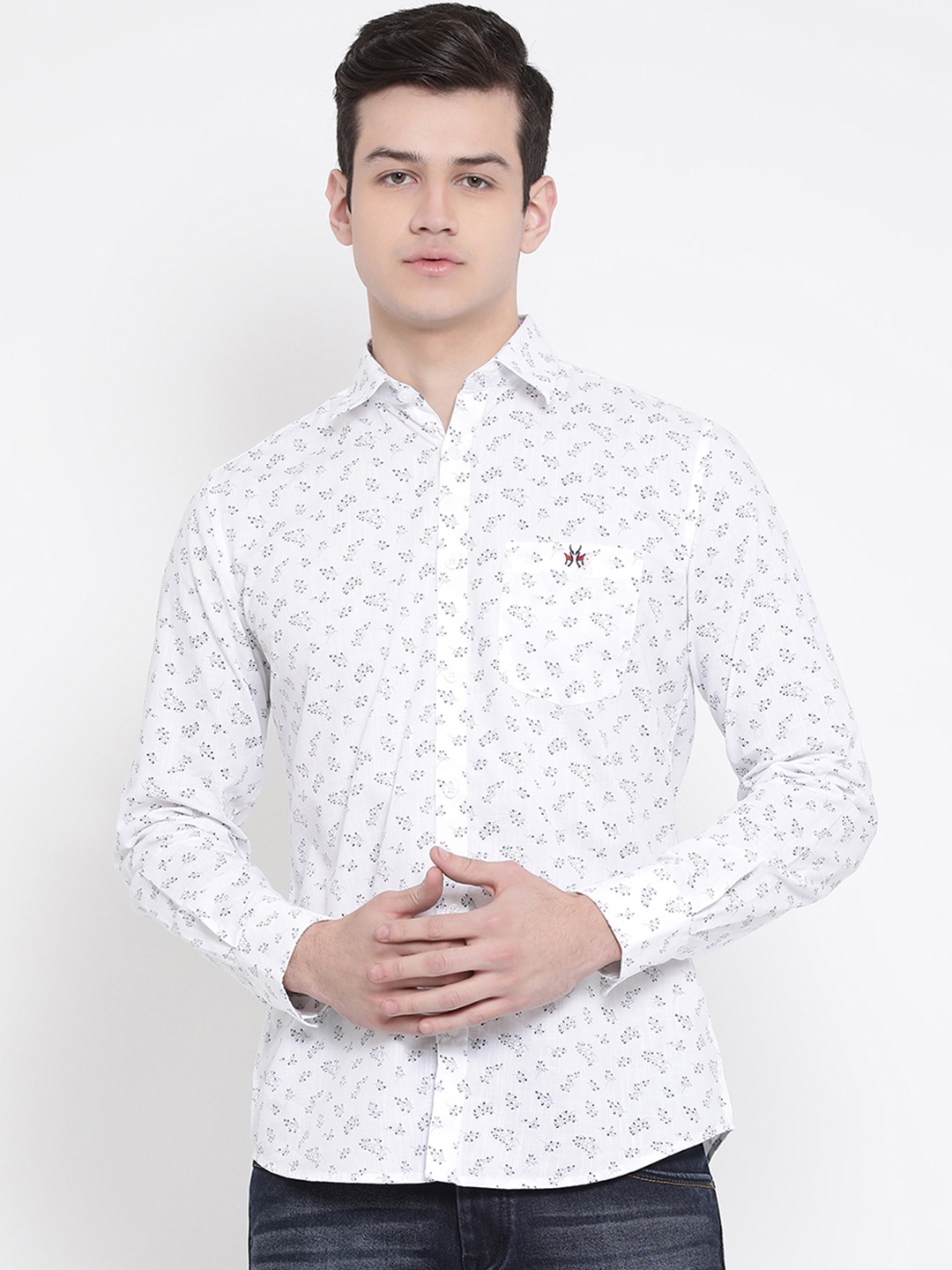 Crimsoune Club Men White & Blue Standard Slim Fit Printed Casual Shirt