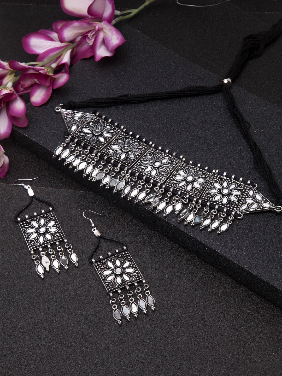 Moedbuille Women Silver-Toned and Black Handcrafted Hand Cut Mirror Afghan Brass Plated Oxidised Tribal Antique Jewelry Set
Moedbuille Women Silver-Toned and Black Handcrafted Hand Cut Mirror Afghan Brass Plated Oxidised Tribal Antique Jewelry Set