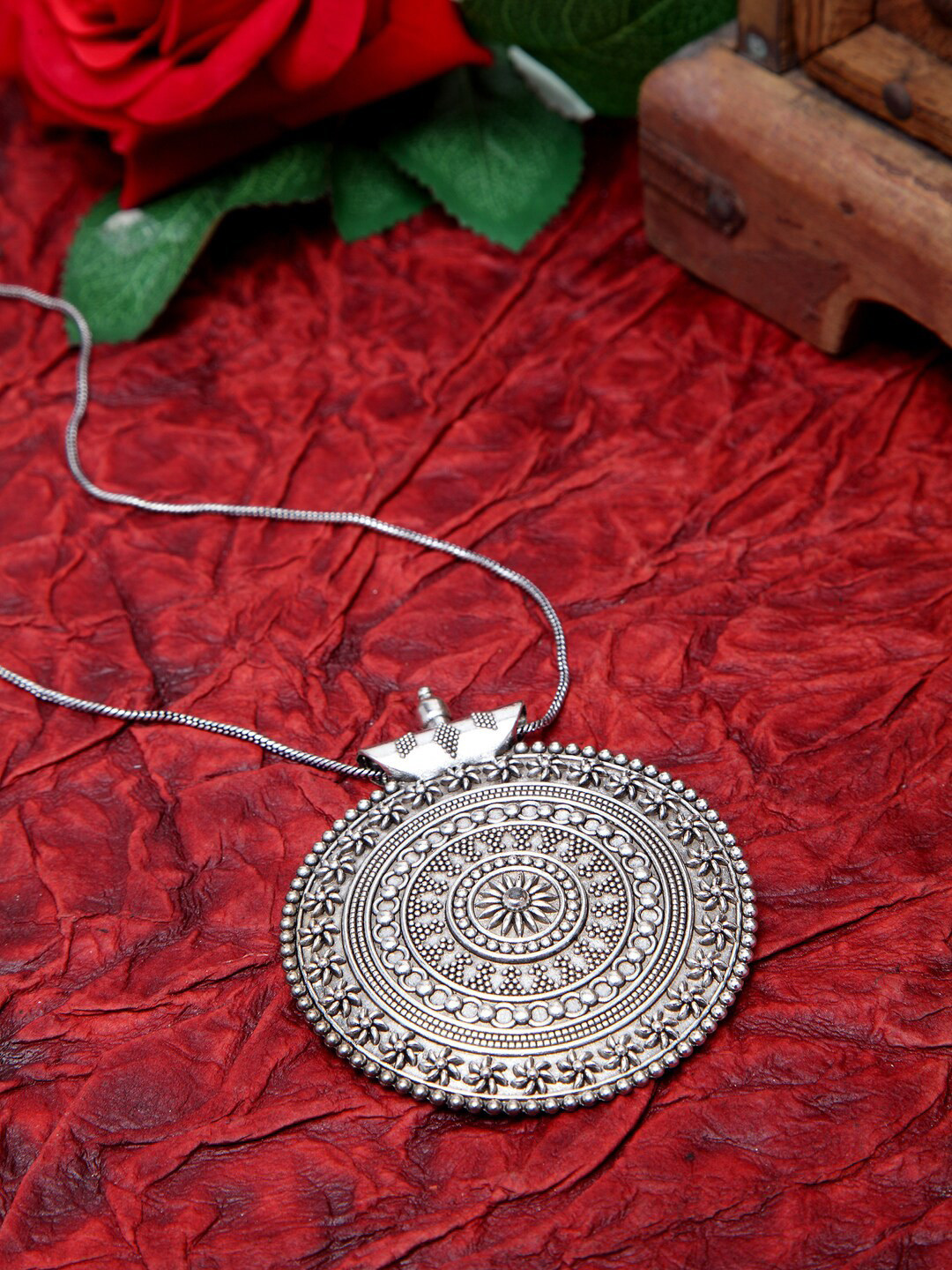 Moedbuille Silver-Plated Brass Temple Design Handcrafted Oxidised Antique Pendant Necklace
Moedbuille Silver-Plated Brass Temple Design Handcrafted Oxidised Antique Pendant Necklace