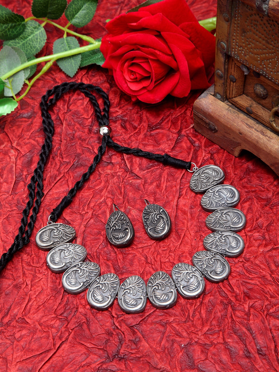 Moedbuille Silver-Toned German Silver Antique Tribal Look Handcrafted Jewellery Set, Metallic