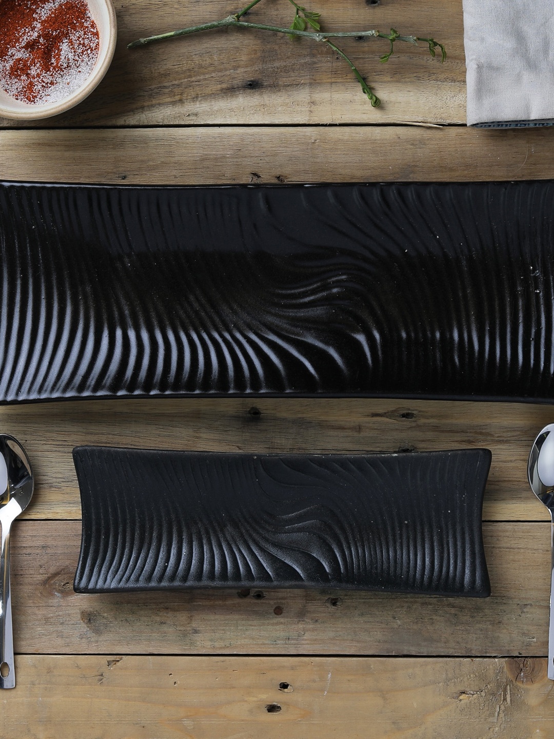 MIAH Decor Set Of 2 Black Handcrafted Wave Platter