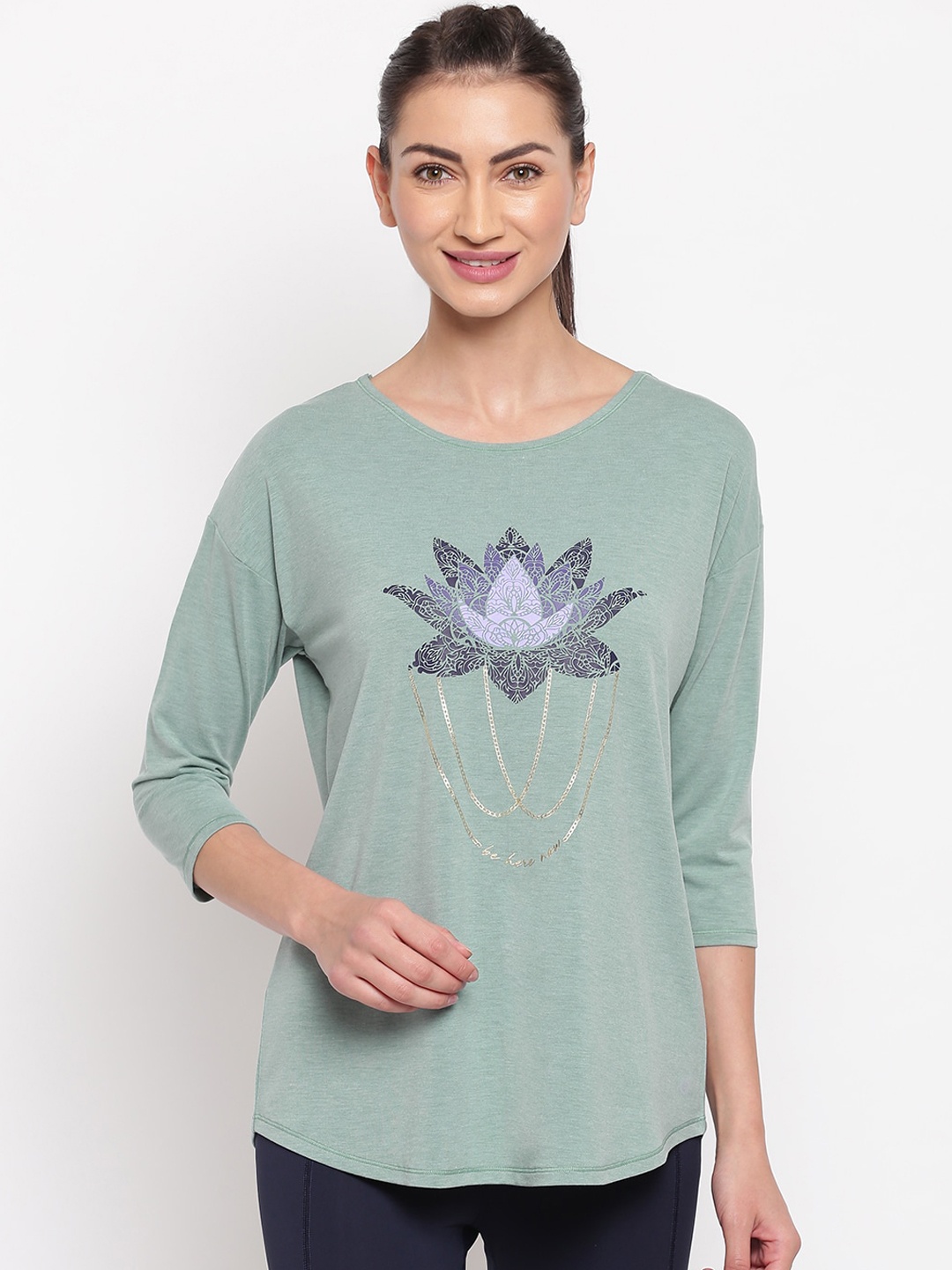 Enamor Women Green Relaxed Fit Yoga T-Shirt