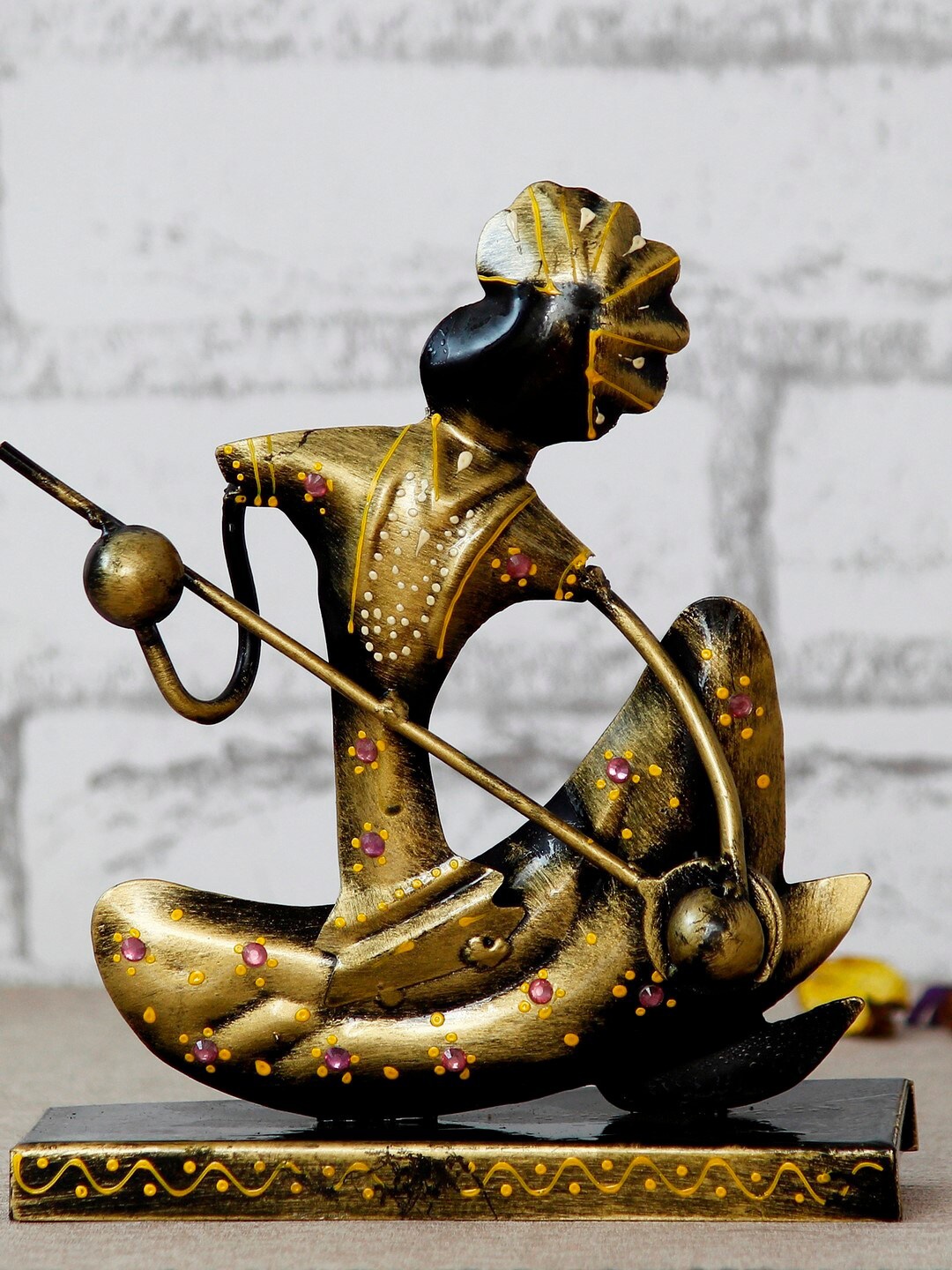 eCraftIndia Gold-Toned & Black Tribal Man With Pagdhi Playing Musical Instrument Banjo Decorative Showpiece
eCraftIndia Gold-Toned & Black Tribal Man With Pagdhi Playing Musical Instrument Banjo Decorative Showpiece