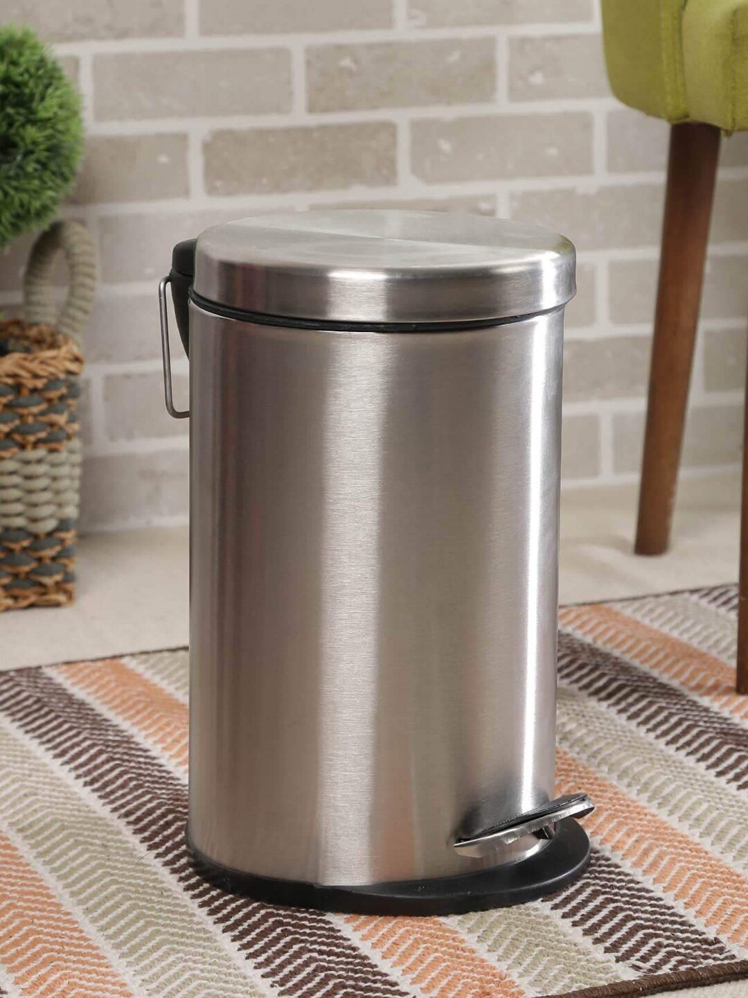 Kuber Industries Silver-Toned & Black Solid Stainless Steel Pedal Dustbin With Inner Bucket
Kuber Industries Silver-Toned & Black Solid Stainless Steel Pedal Dustbin With Inner Bucket