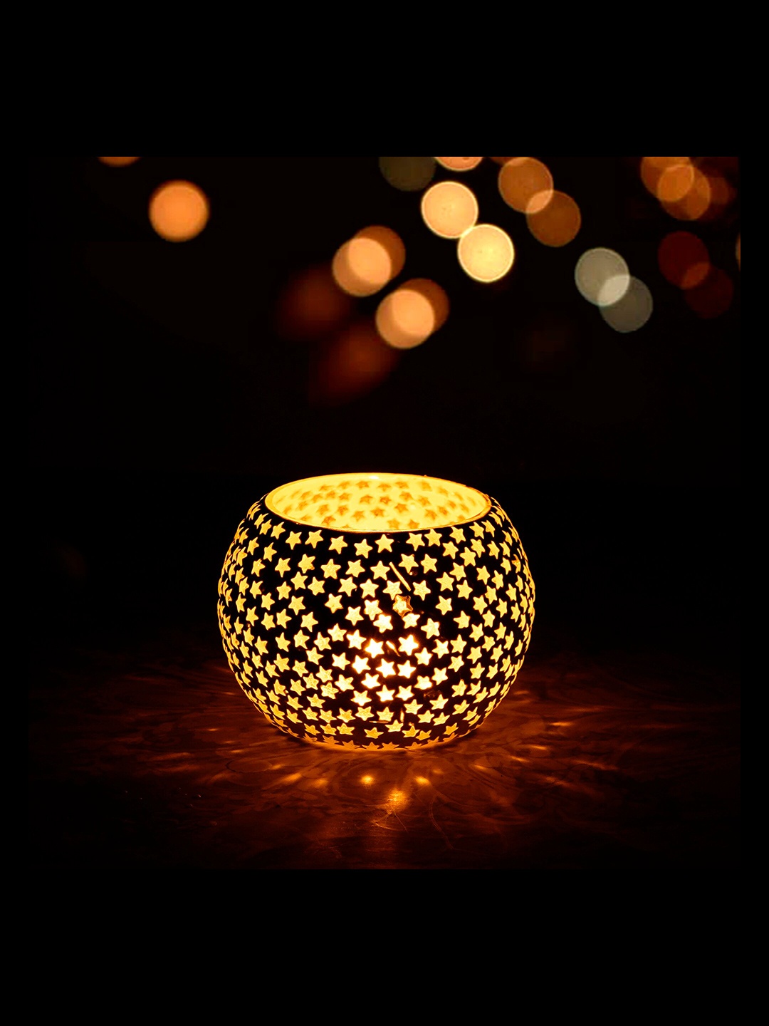 eCraftIndia White & Silver-Toned Star Patterned Mosaic Glass Handcrafted Tea Light Holder
eCraftIndia White & Silver-Toned Star Patterned Mosaic Glass Handcrafted Tea Light Holder