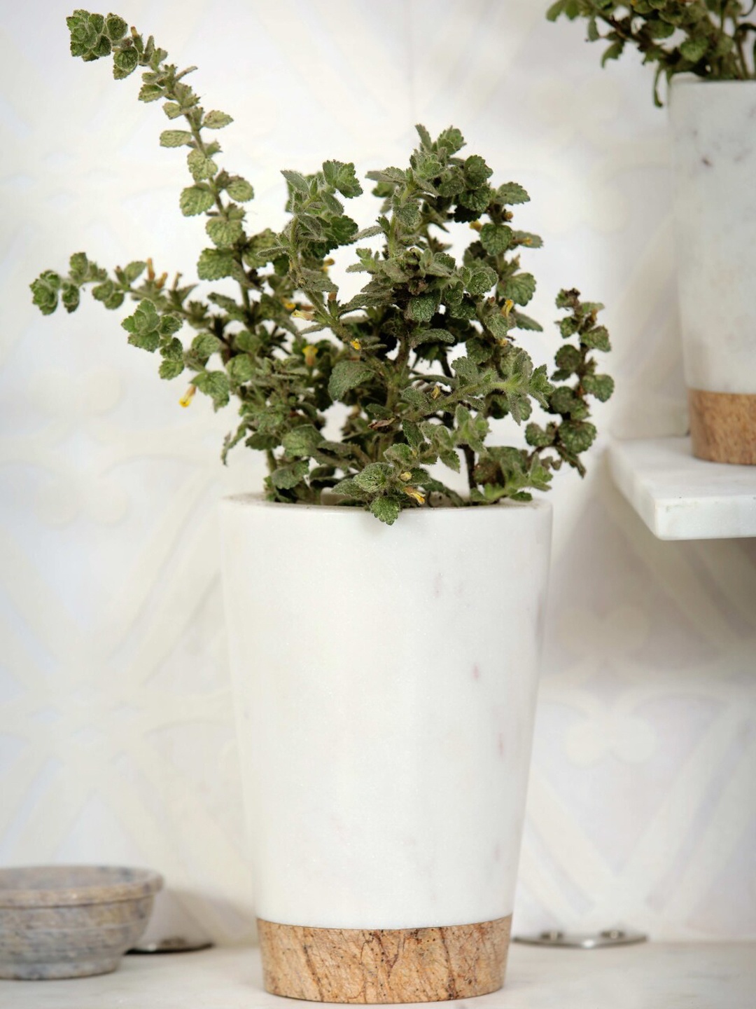 POSH-N-PLUSH White & Brown Marble Planter