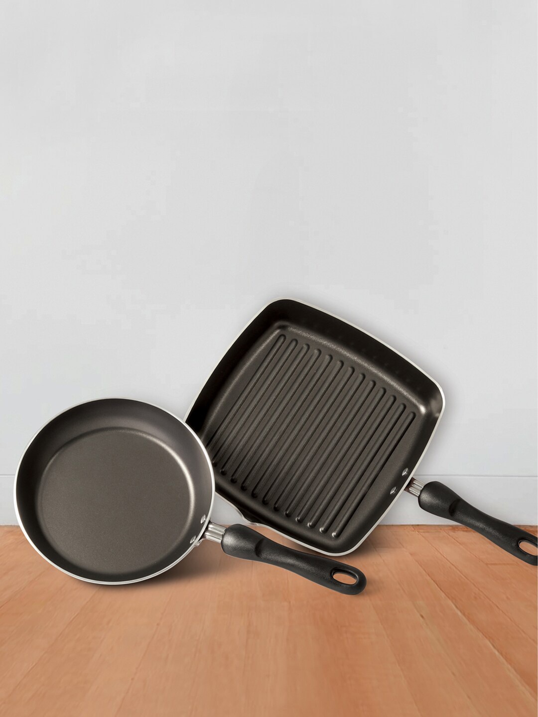 MEYER 2 Pcs Gold-Toned Non-Stick Frypan & Grillpan Gas & Electric Cooktops Cookware Set
MEYER 2 Pcs Gold-Toned Non-Stick Frypan & Grillpan Gas & Electric Cooktops Cookware Set