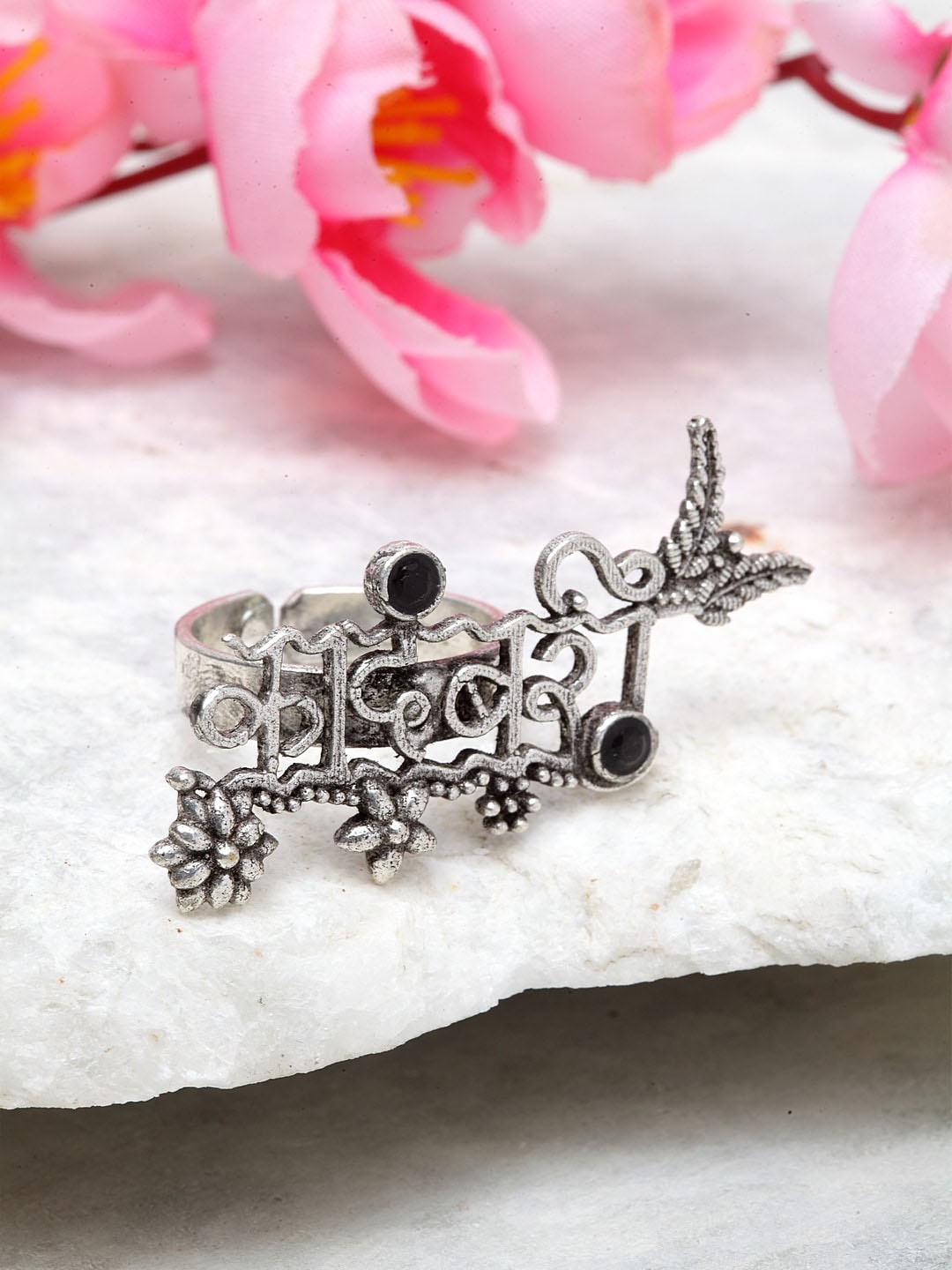 Moedbuille Women Oxidised Silver-Plated Silver-Toned Handcrafted Tribal Adjustable Finger Ring
Moedbuille Women Oxidised Silver-Plated Silver-Toned Handcrafted Tribal Adjustable Finger Ring