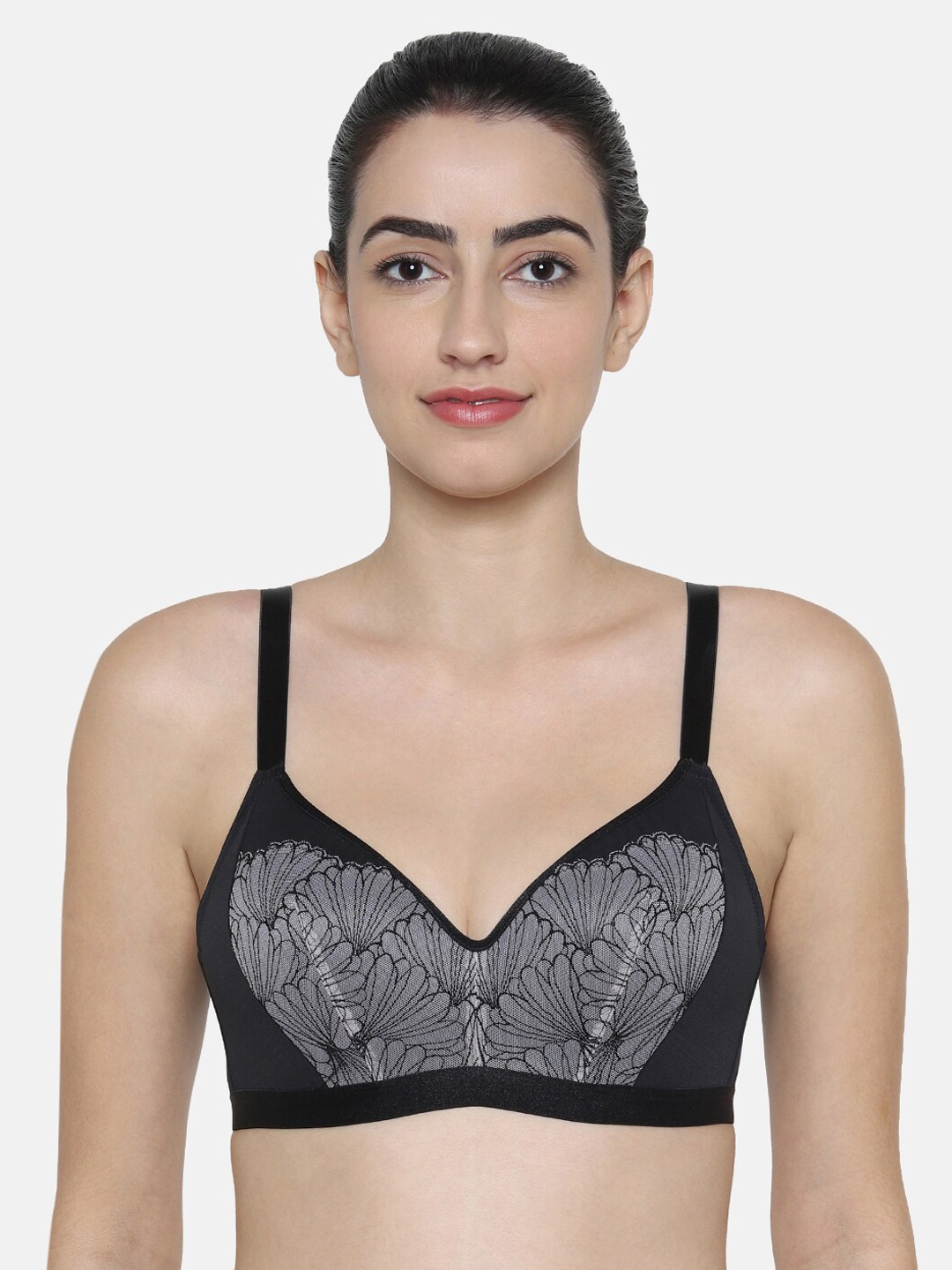 Triumph Aqua Lantern 01 Modern Padded Wireless Full Coverage 3D Moulded Shape and Comfort Bra, Black
Triumph Aqua Lantern 01 Modern Padded Wireless Full Coverage 3D Moulded Shape and Comfort Bra, Black